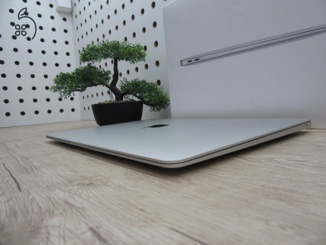 Apple Macbook Air 13 M1 - 2020 - Használt, karcmentes