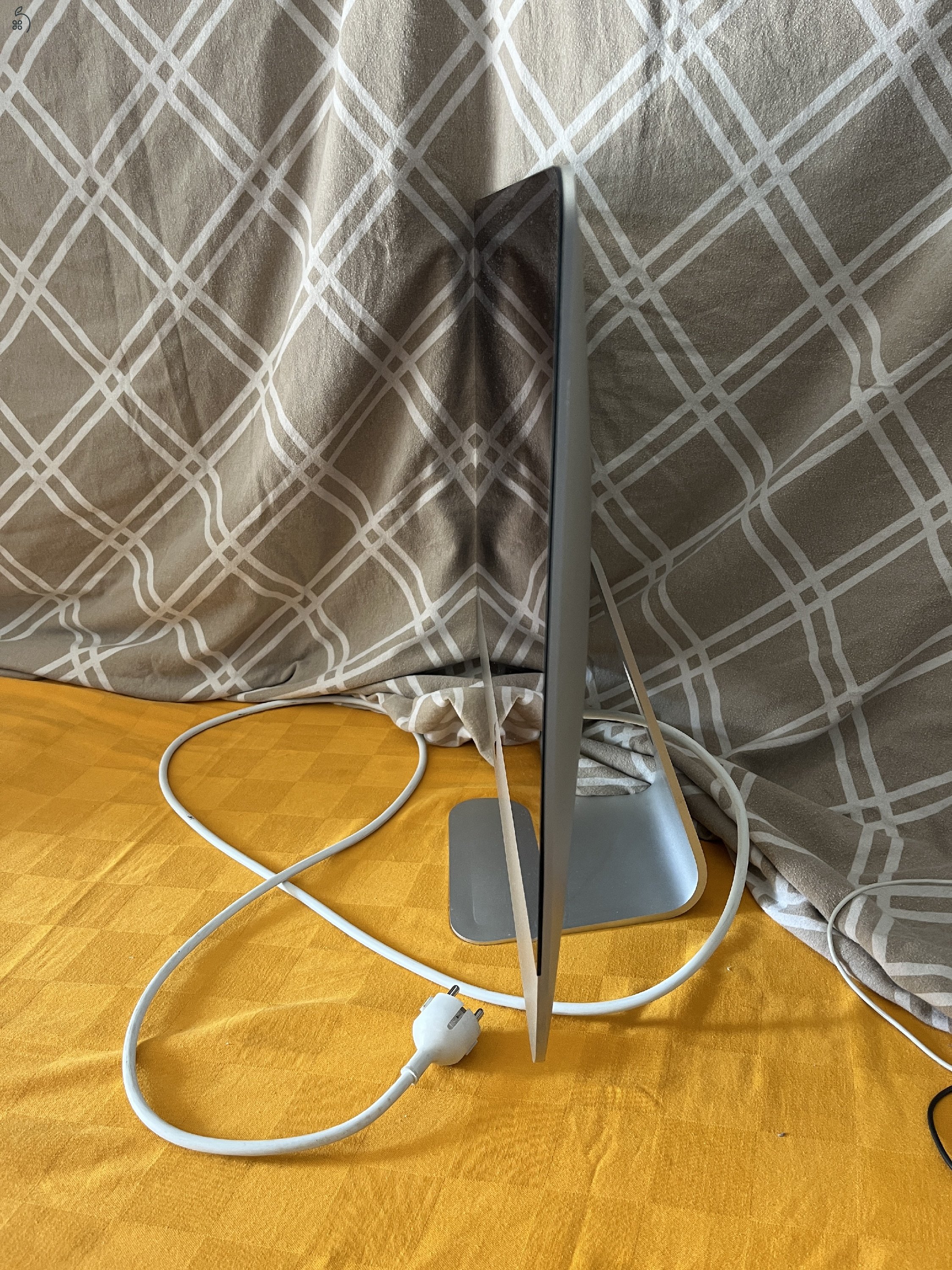 APPLE iMac / Late 2015 / 21.5