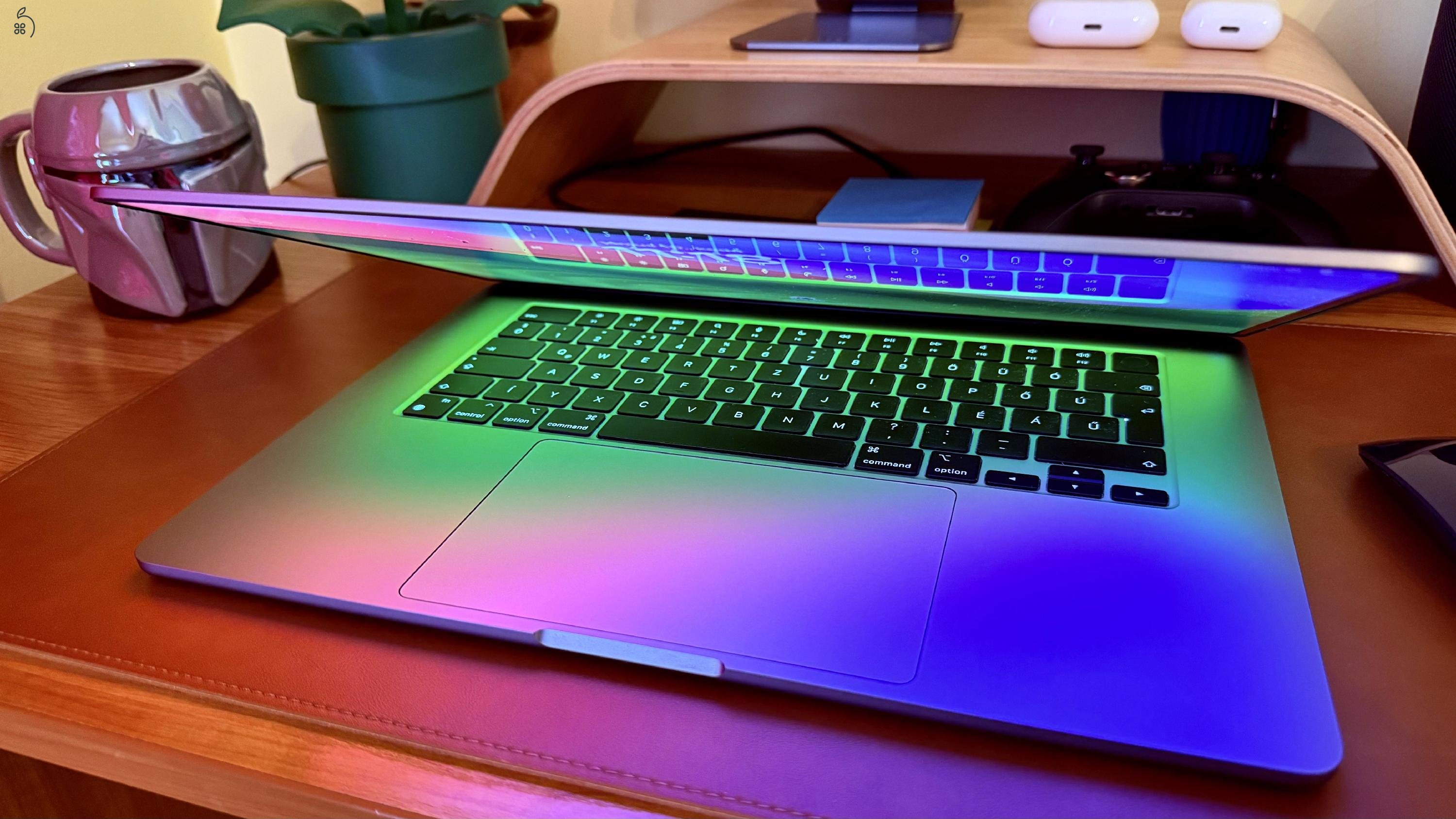 Macbook Air M2 15,3