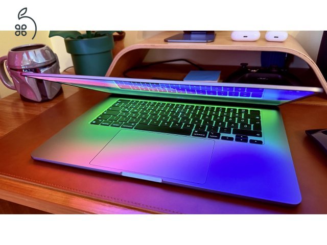 Macbook Air M2 15,3