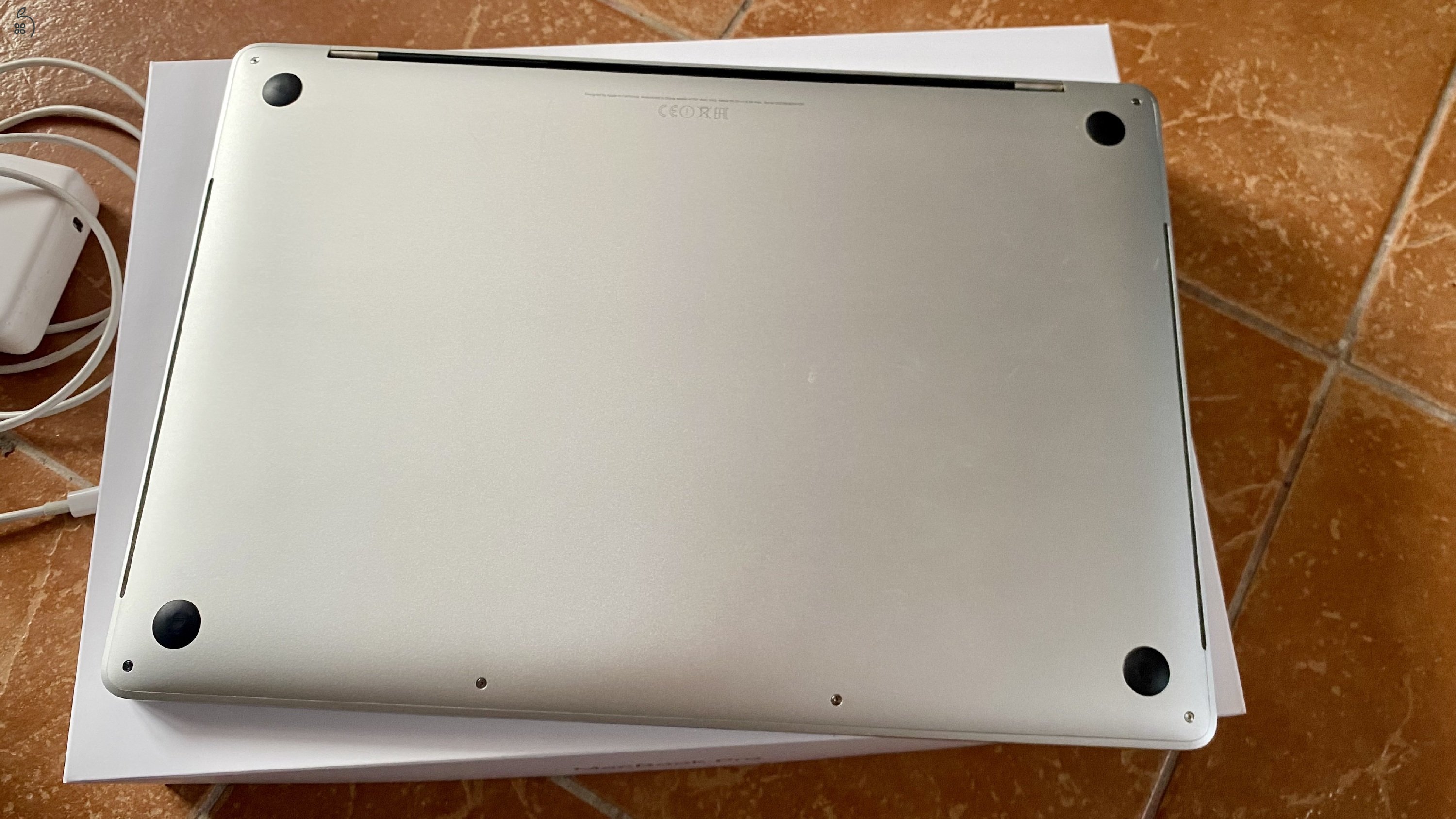 Macbook Pro 2017, 15.4'', 3.1 GHz i7, 16 GB Ram, 4 GB Radeon Pro 560, 2TB SSD