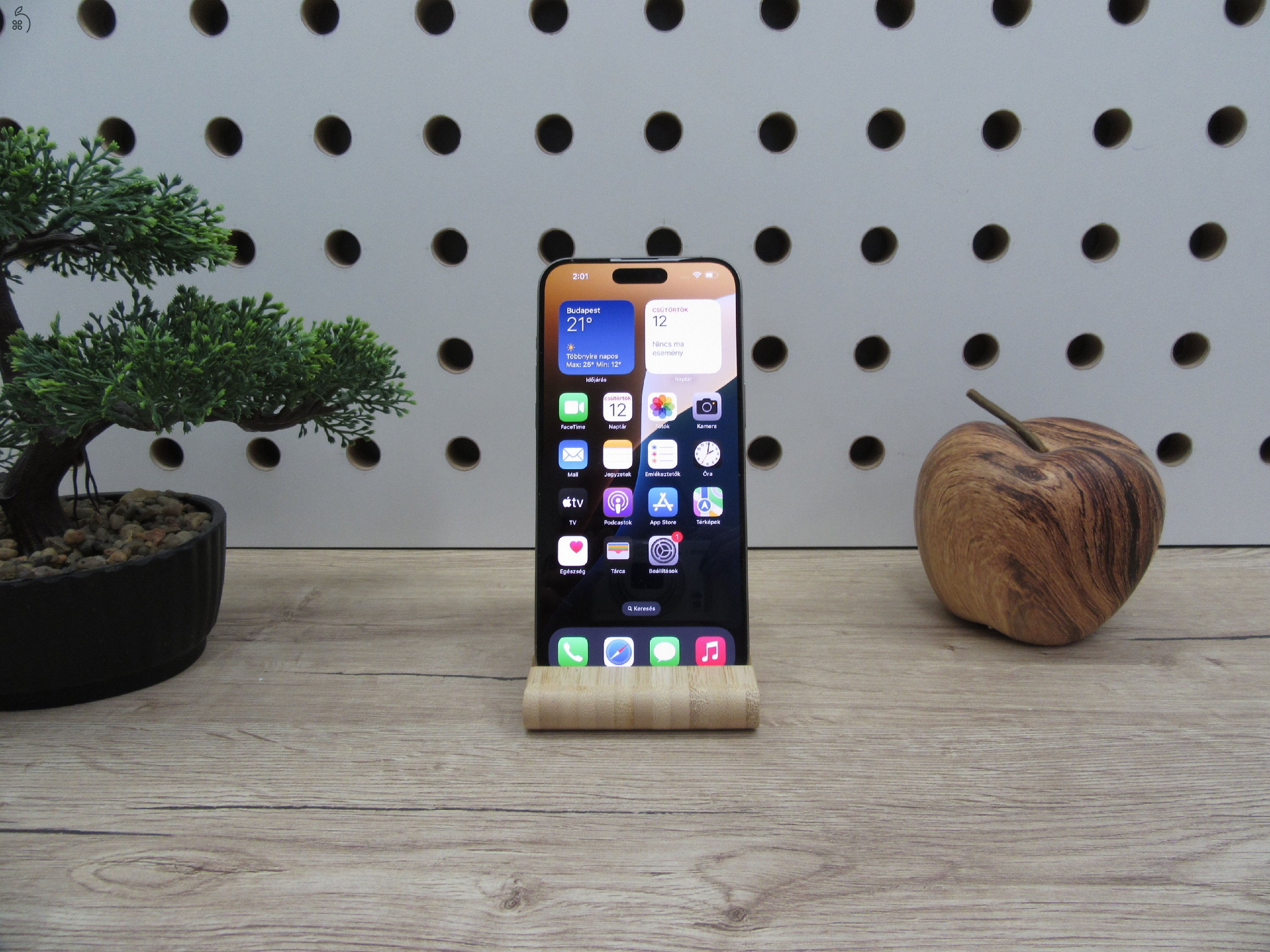 Apple iPhone 15 Pro Max - Natural Titanium - Használt, karcmentes
