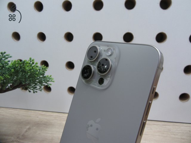 Apple iPhone 15 Pro Max - Natural Titanium - Használt, karcmentes