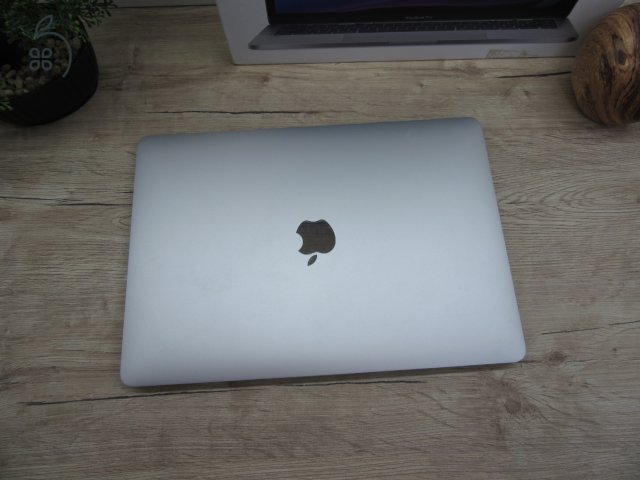 Apple Macbook Pro 13 M1 Touchbar - 2021 - Használt, karcmentes - 500 Gb SSD 