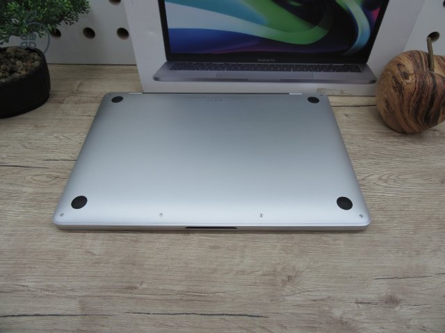 Apple Macbook Pro 13 M1 Touchbar - 2021 - Használt, karcmentes - 500 Gb SSD 