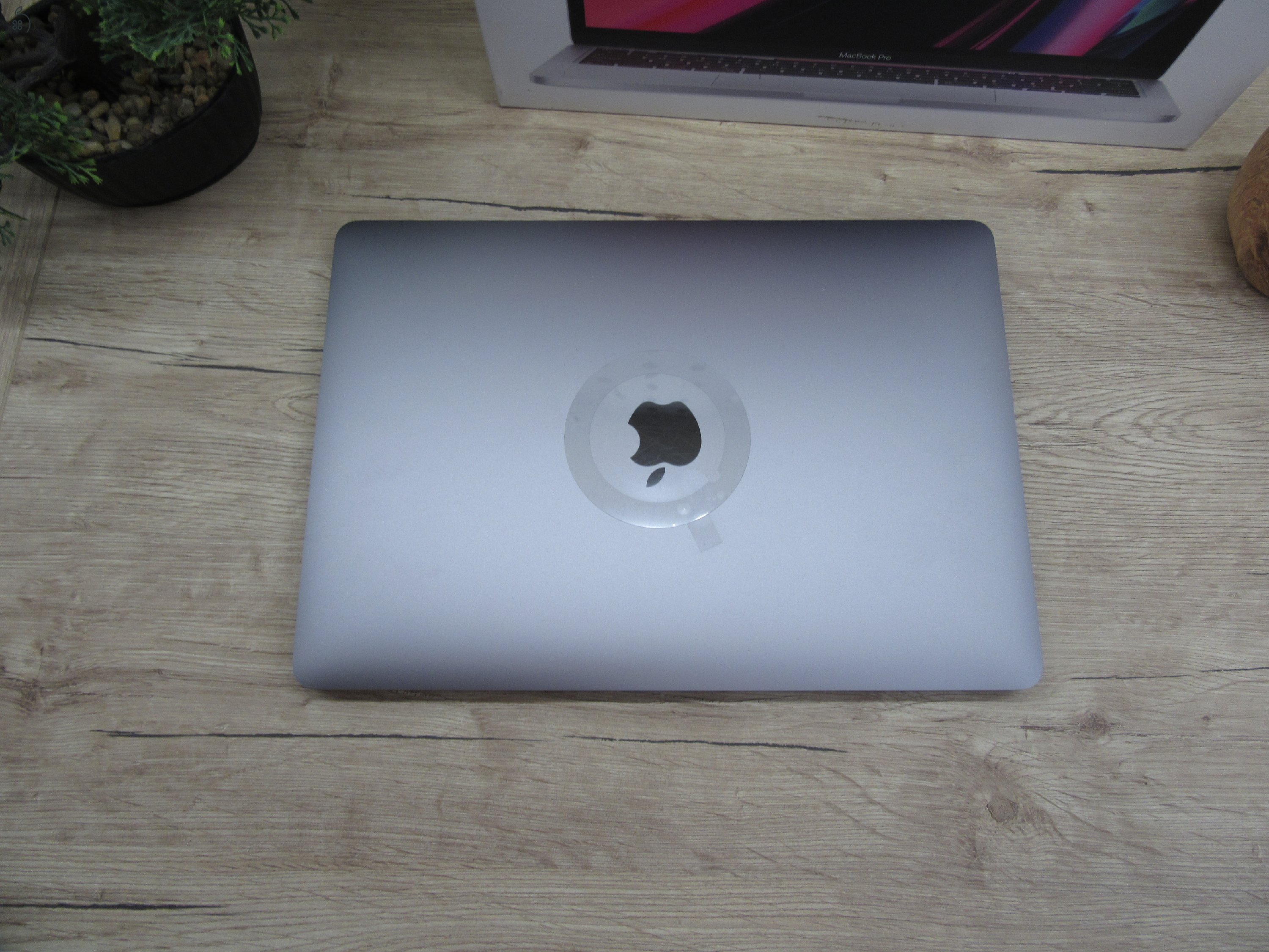 Apple Macbook Pro 13 M1 Touchbar - 2020 - Új - 16 Gb 1 Tb SSD - 1 év garancia
