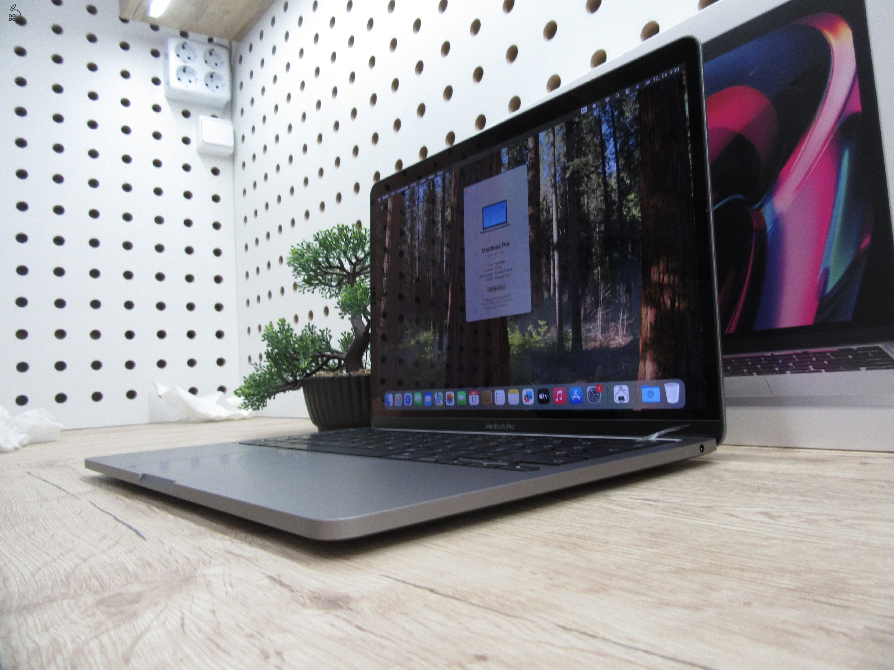 Apple Macbook Pro 13 M1 Touchbar - 2020 - Új - 16 Gb 1 Tb SSD - 1 év garancia