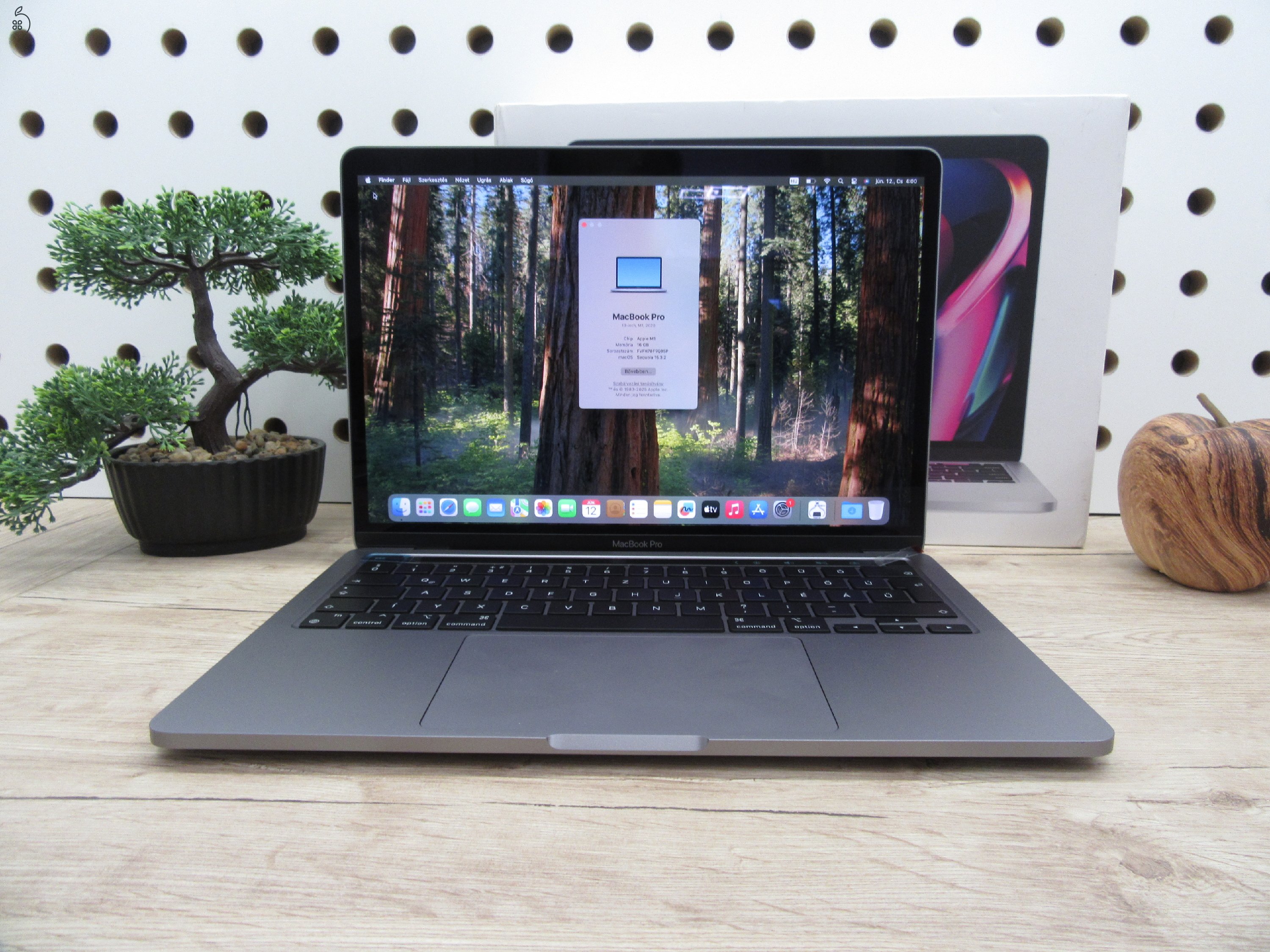 Apple Macbook Pro 13 M1 Touchbar - 2020 - Új - 16 Gb 1 Tb SSD - 1 év garancia