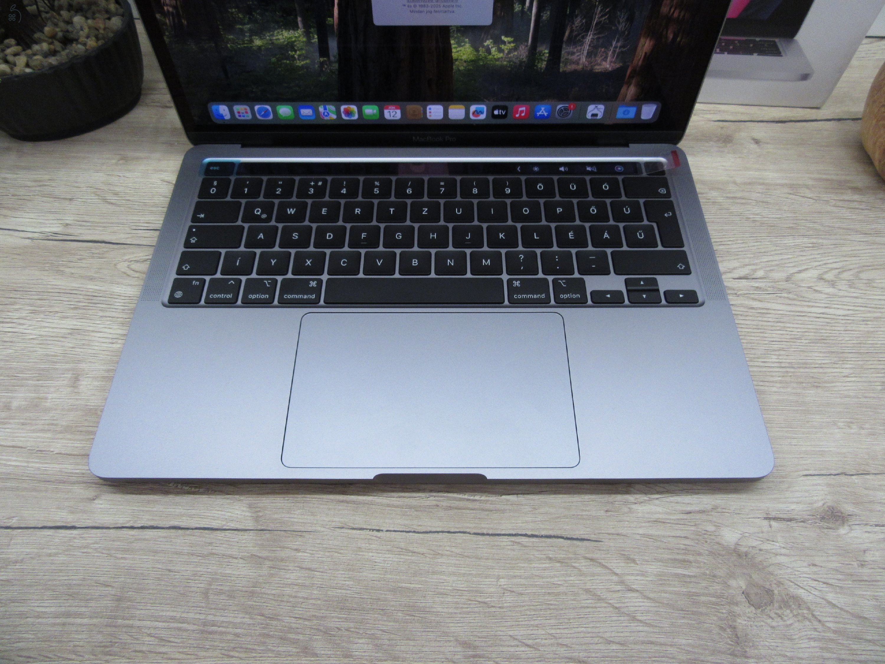 Apple Macbook Pro 13 M1 Touchbar - 2020 - Új - 16 Gb 1 Tb SSD - 1 év garancia