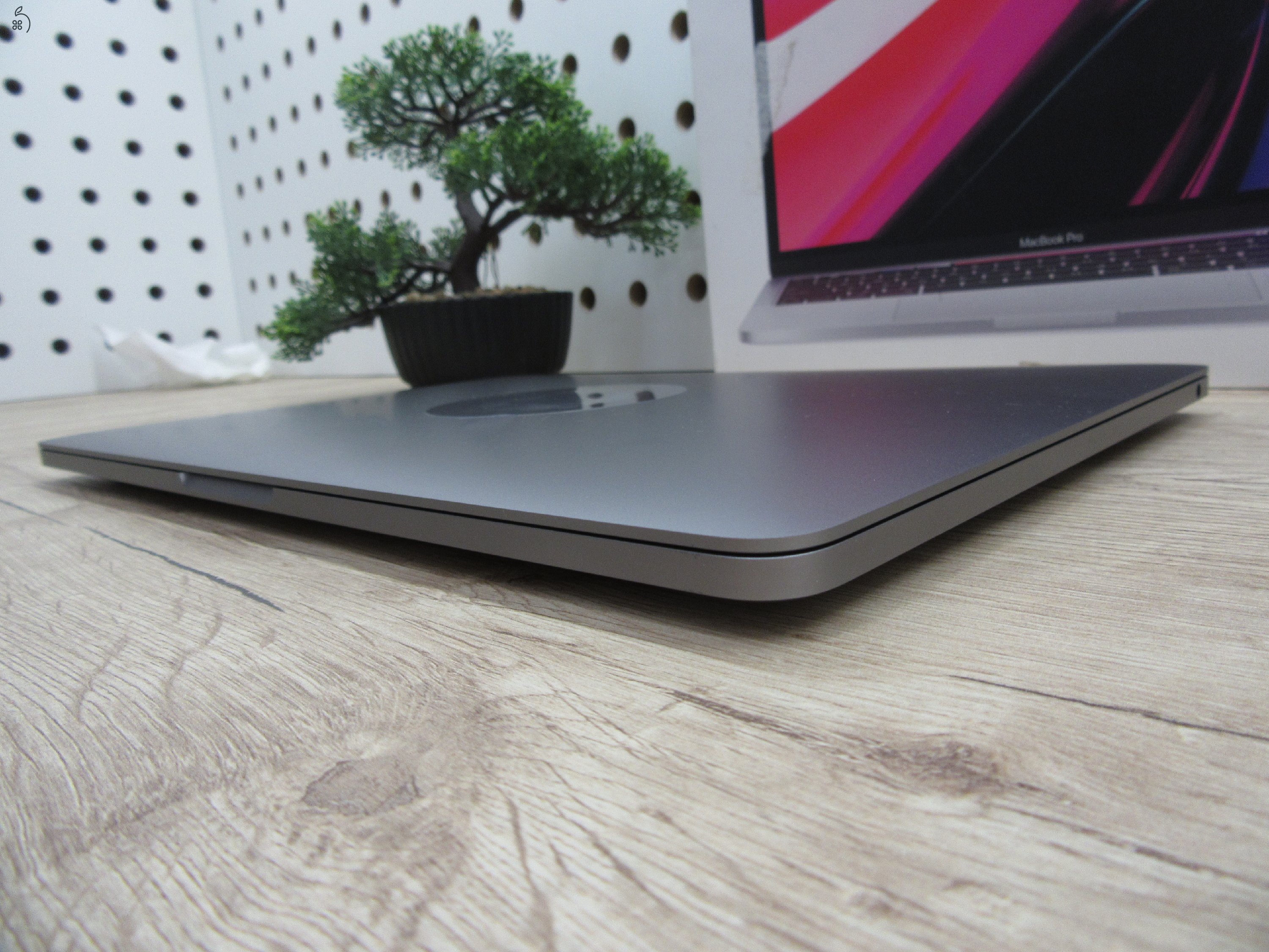 Apple Macbook Pro 13 M1 Touchbar - 2020 - Új - 16 Gb 1 Tb SSD - 1 év garancia