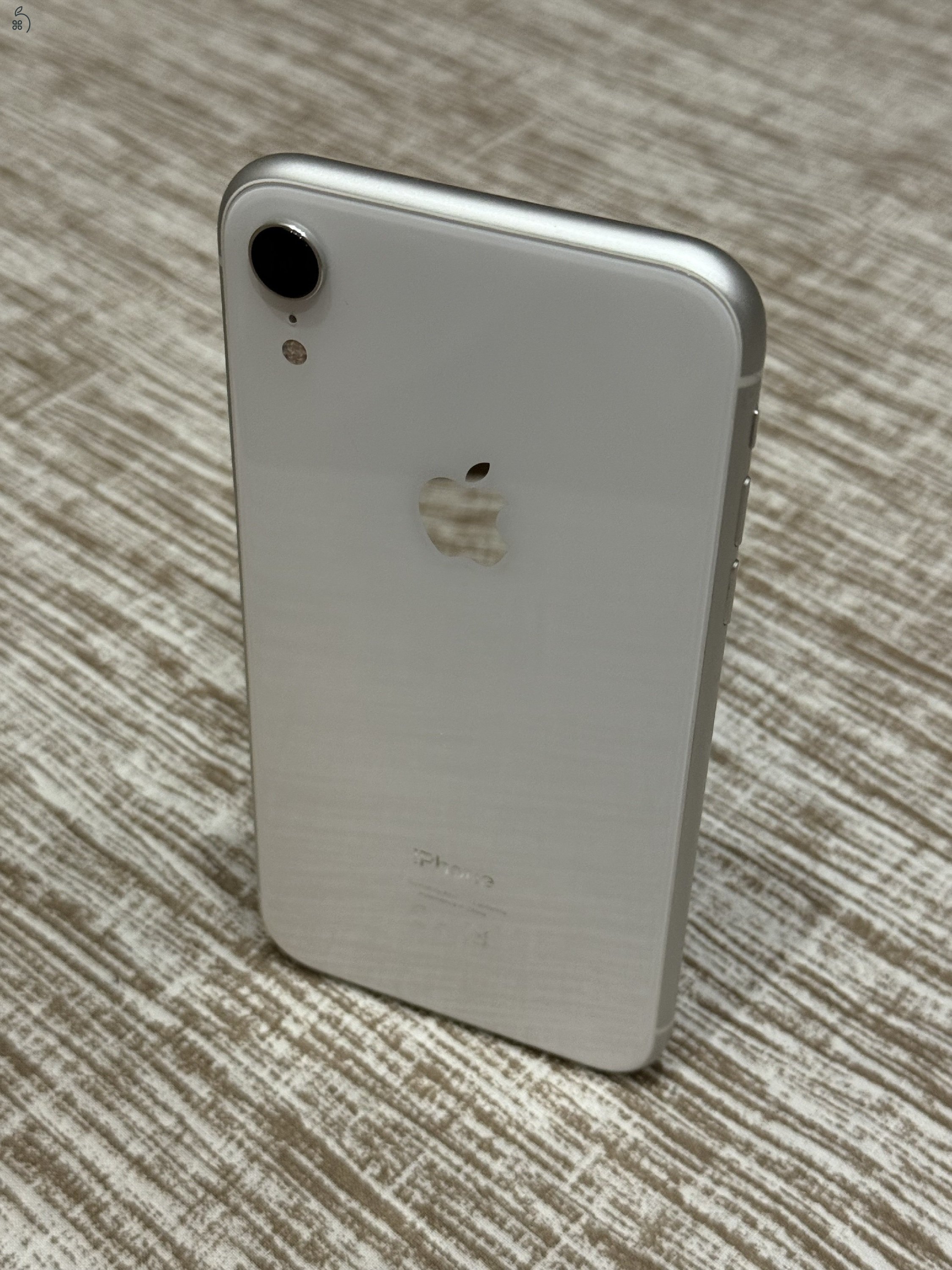 iPhone XR 64GB (fehér)