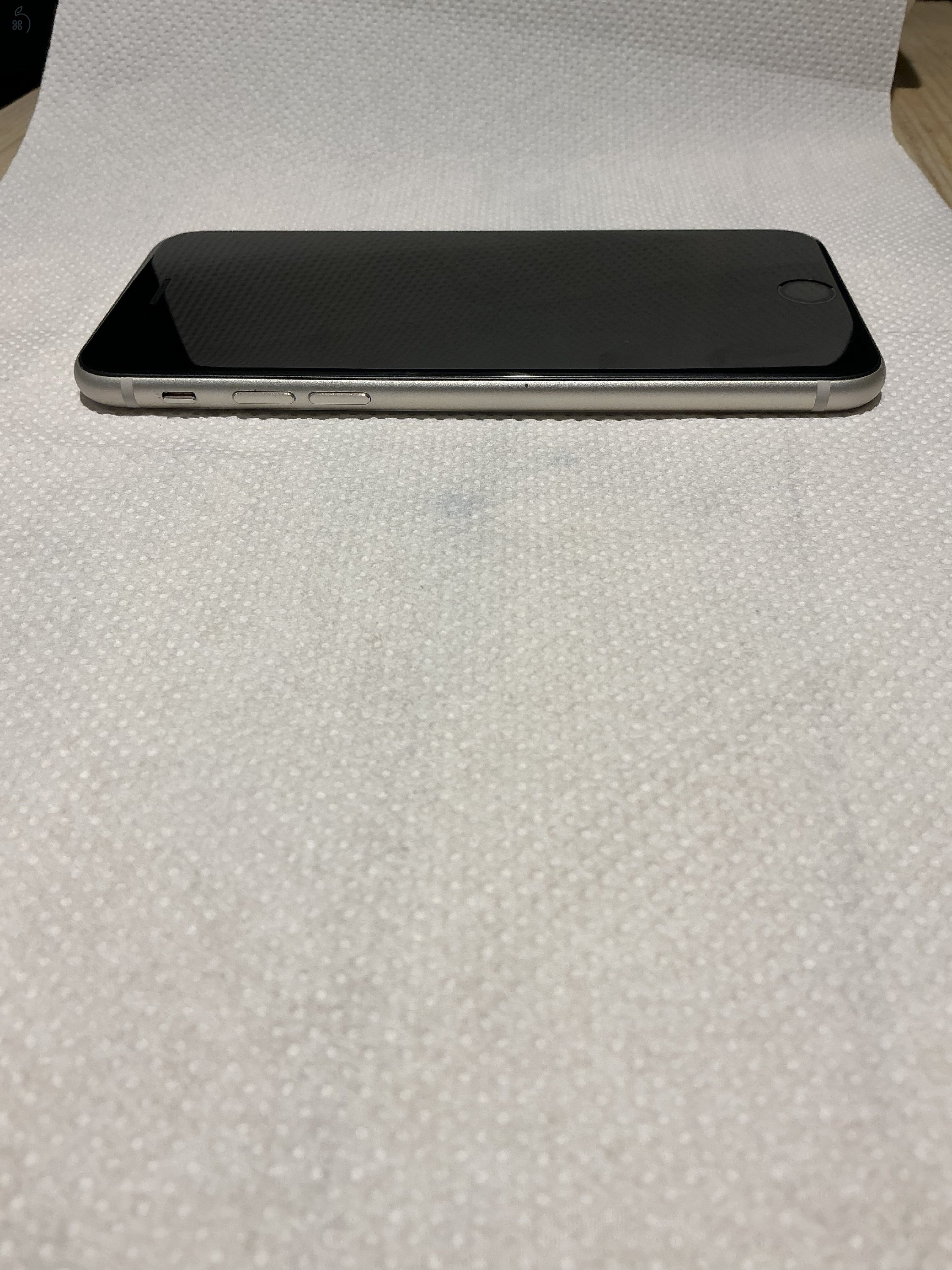 Karcmentes fehér iPhone SE3 64GB eladó