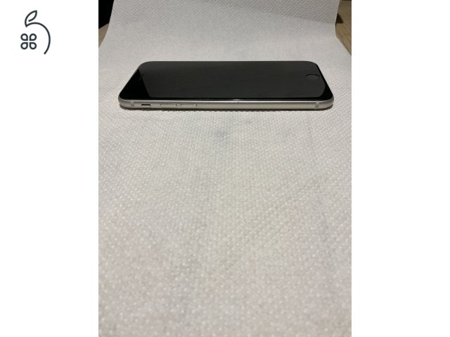 Karcmentes fehér iPhone SE3 64GB eladó