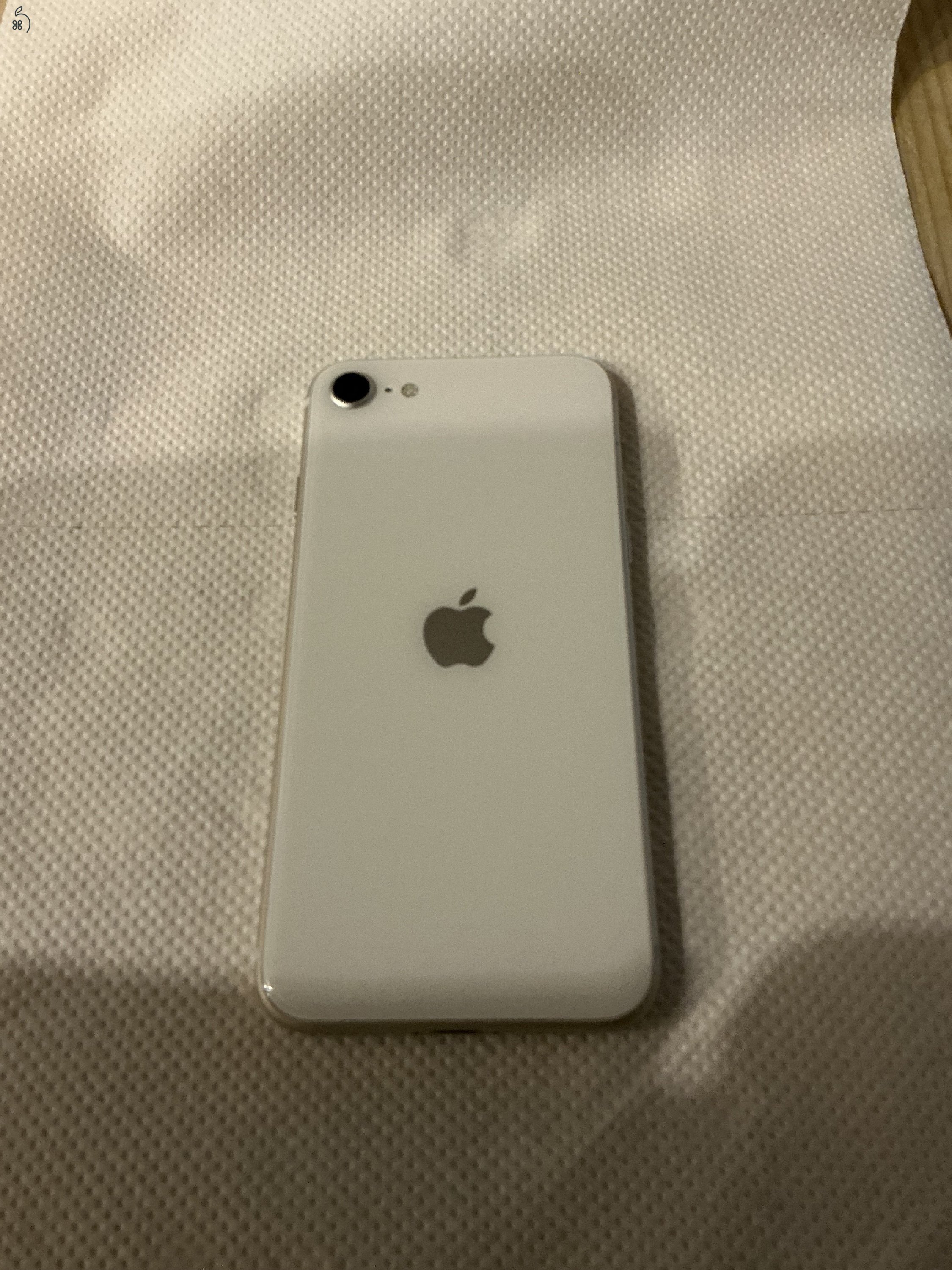 Karcmentes fehér iPhone SE3 64GB eladó