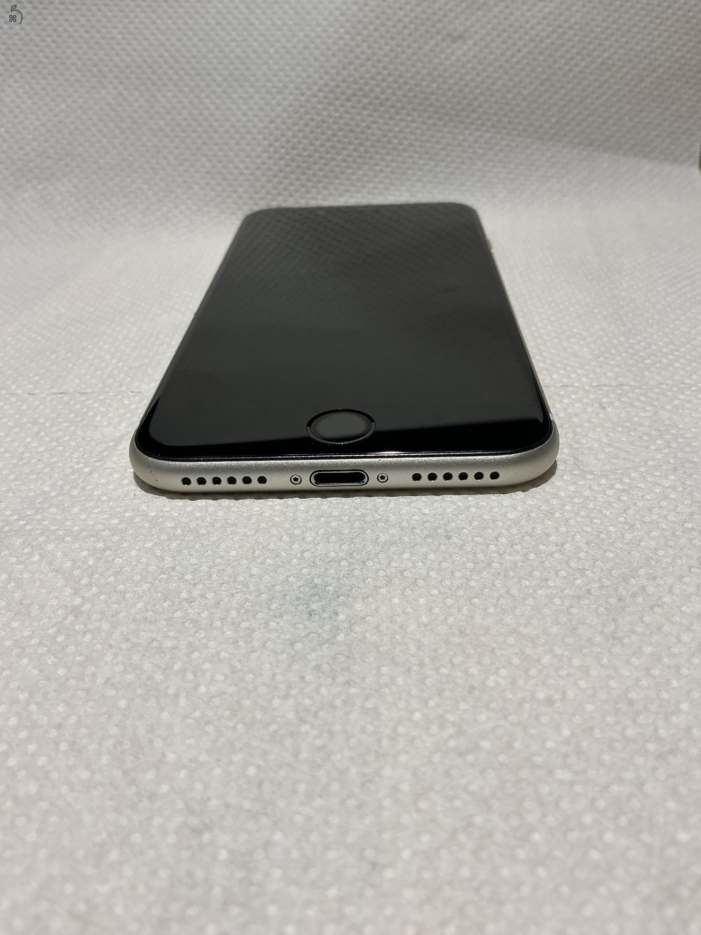 Karcmentes fehér iPhone SE3 64GB eladó