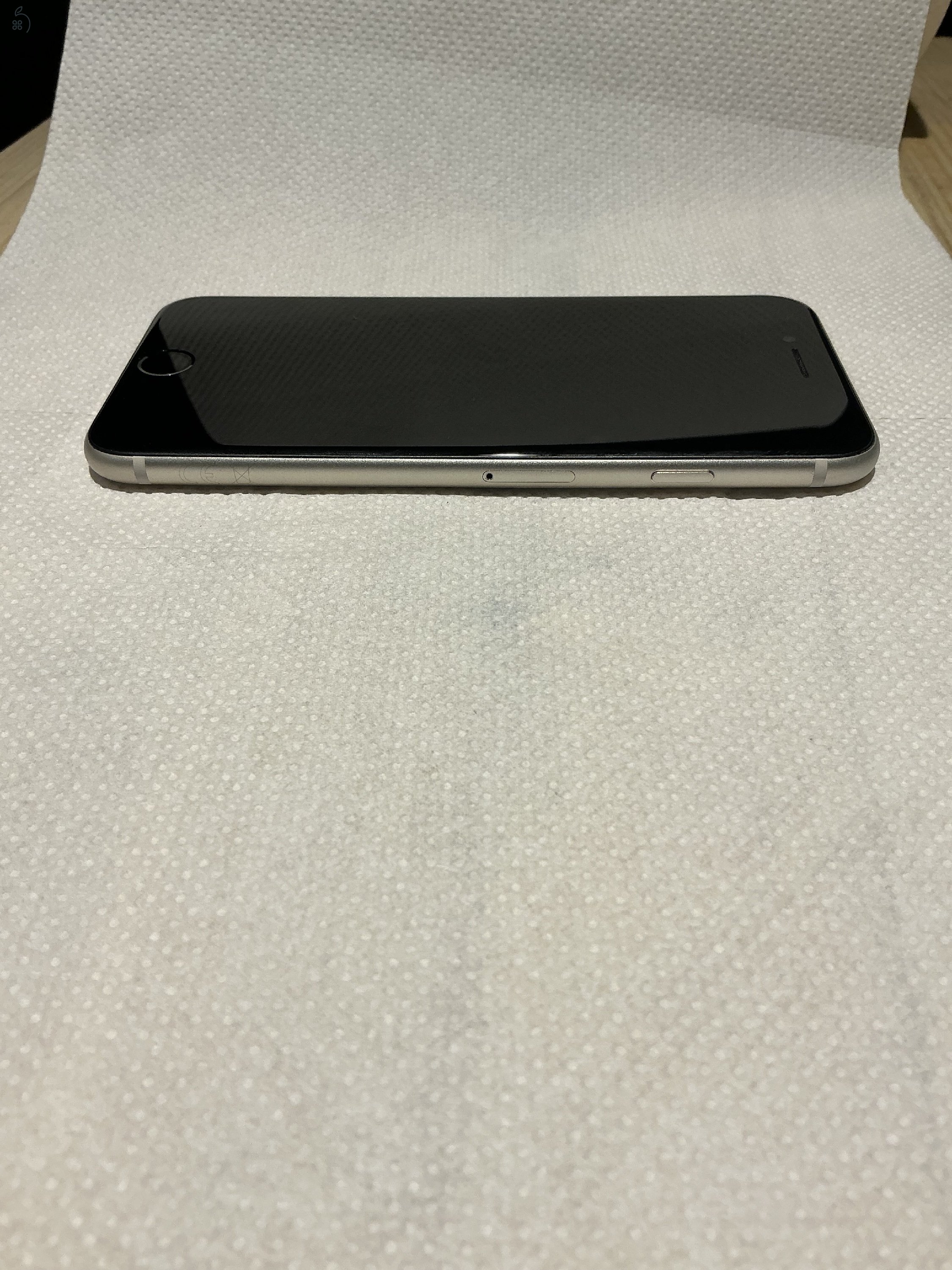 Karcmentes fehér iPhone SE3 64GB eladó