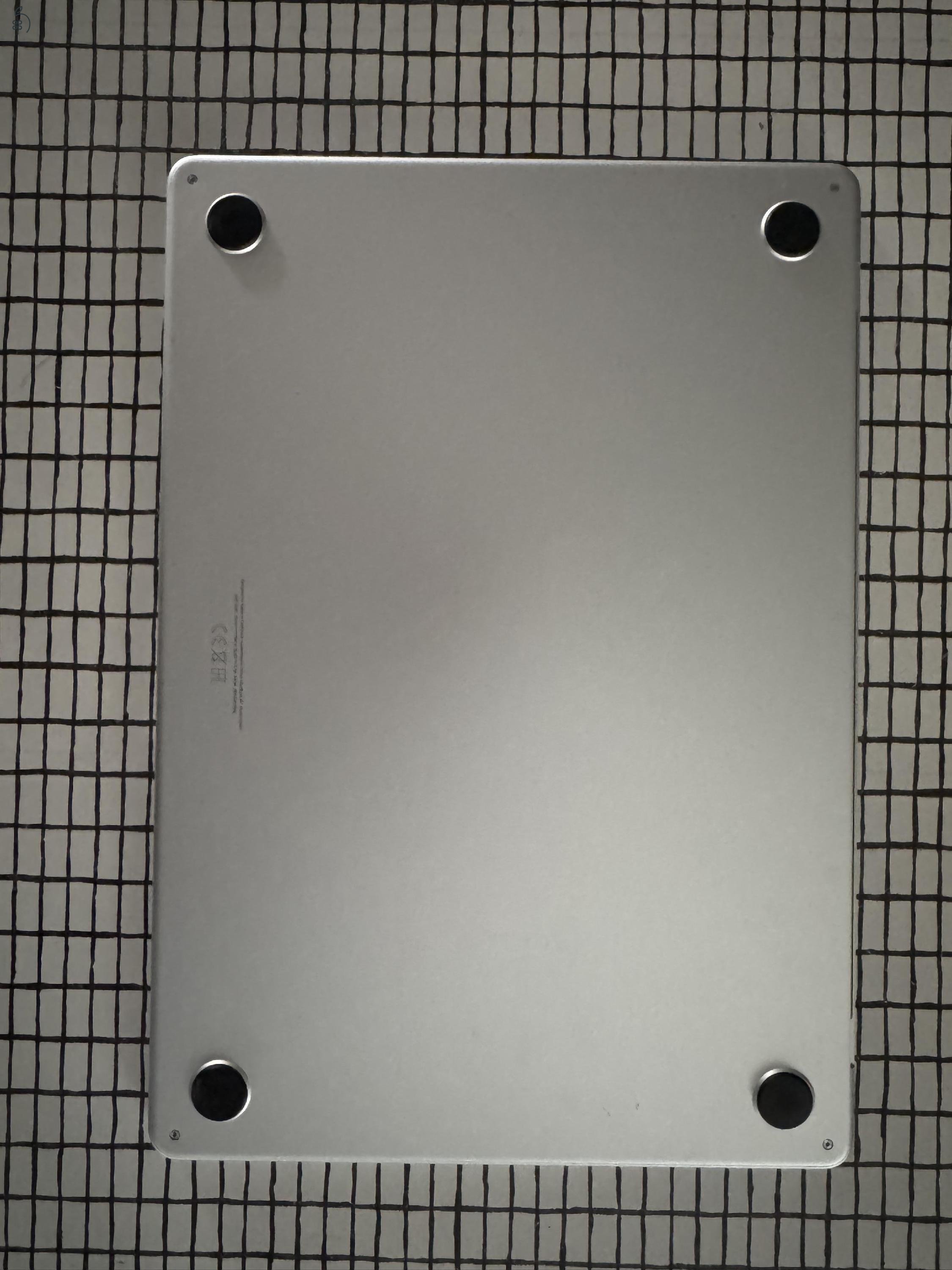Eladó használt MacBook Air M2 15