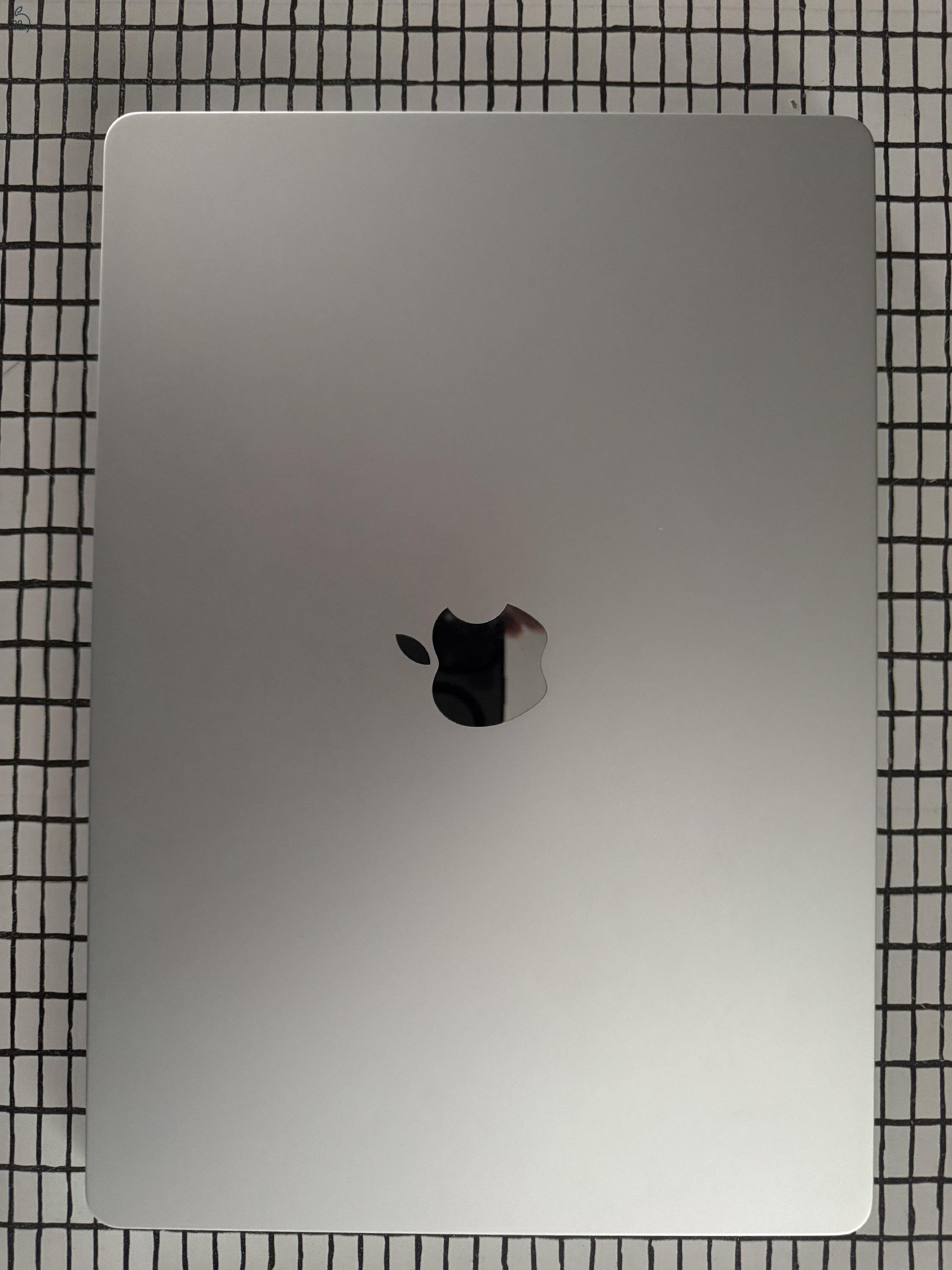 Eladó használt MacBook Air M2 15