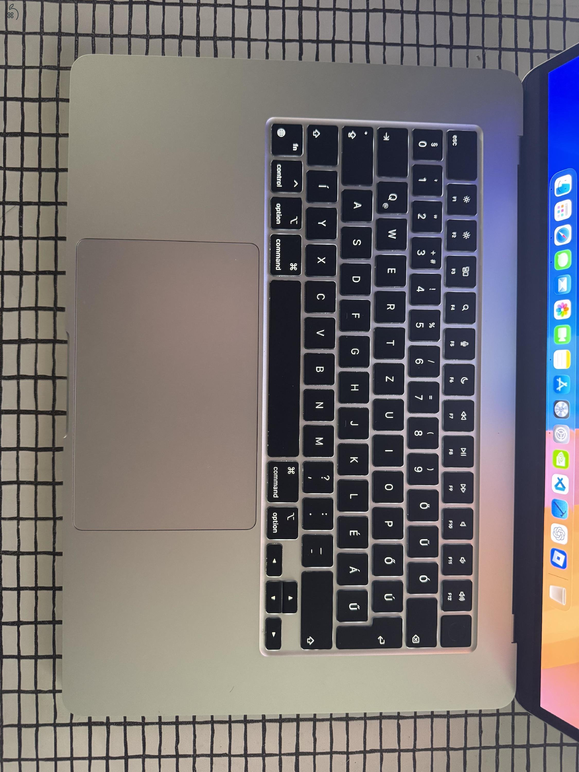 Eladó használt MacBook Air M2 15
