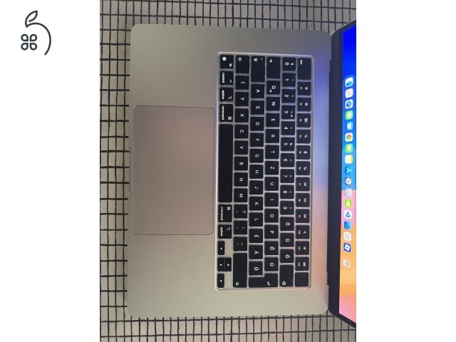 Eladó használt MacBook Air M2 15