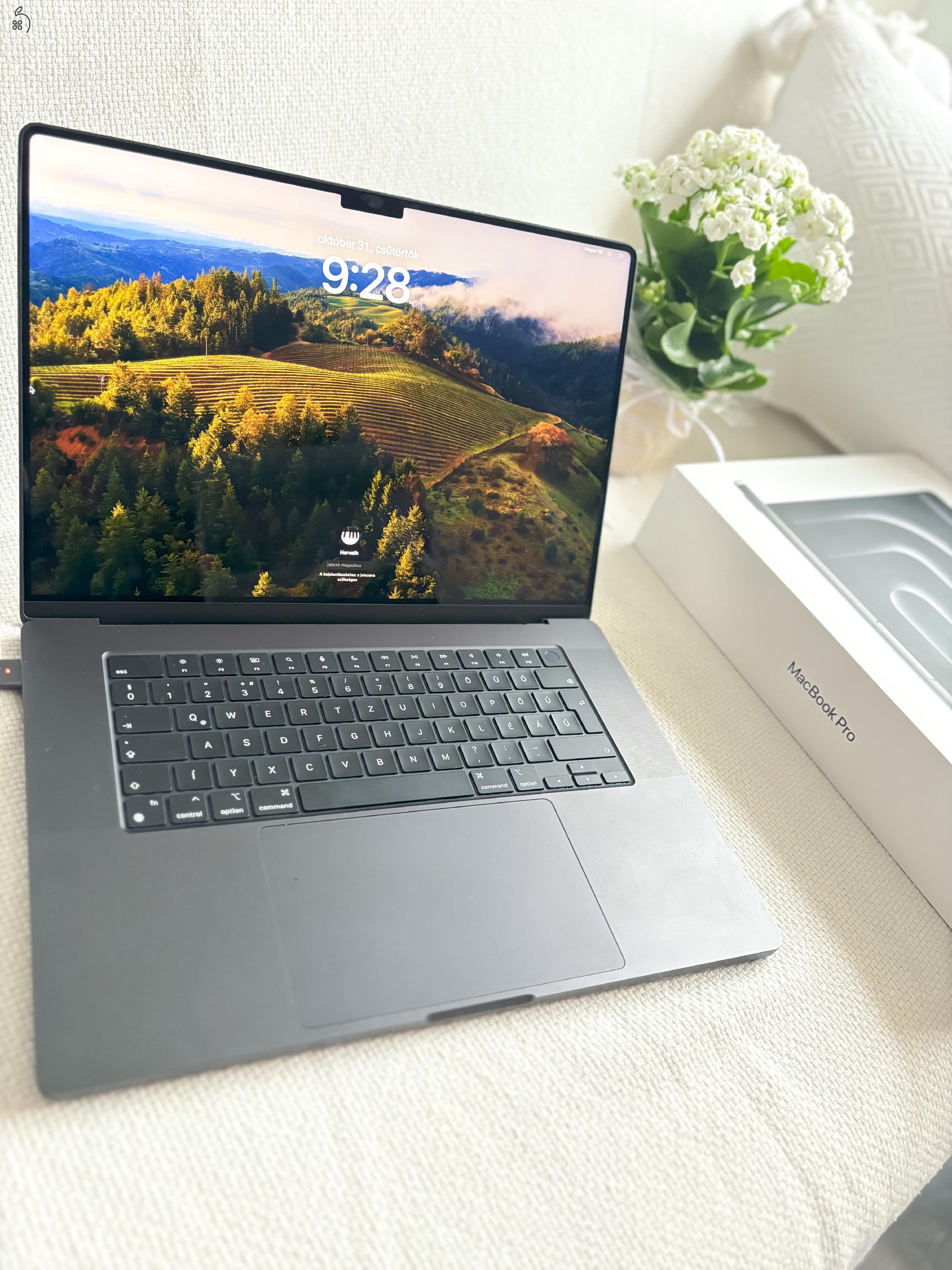 Macbook Pro M3 512 SSD/16GB RAM/16”Retina