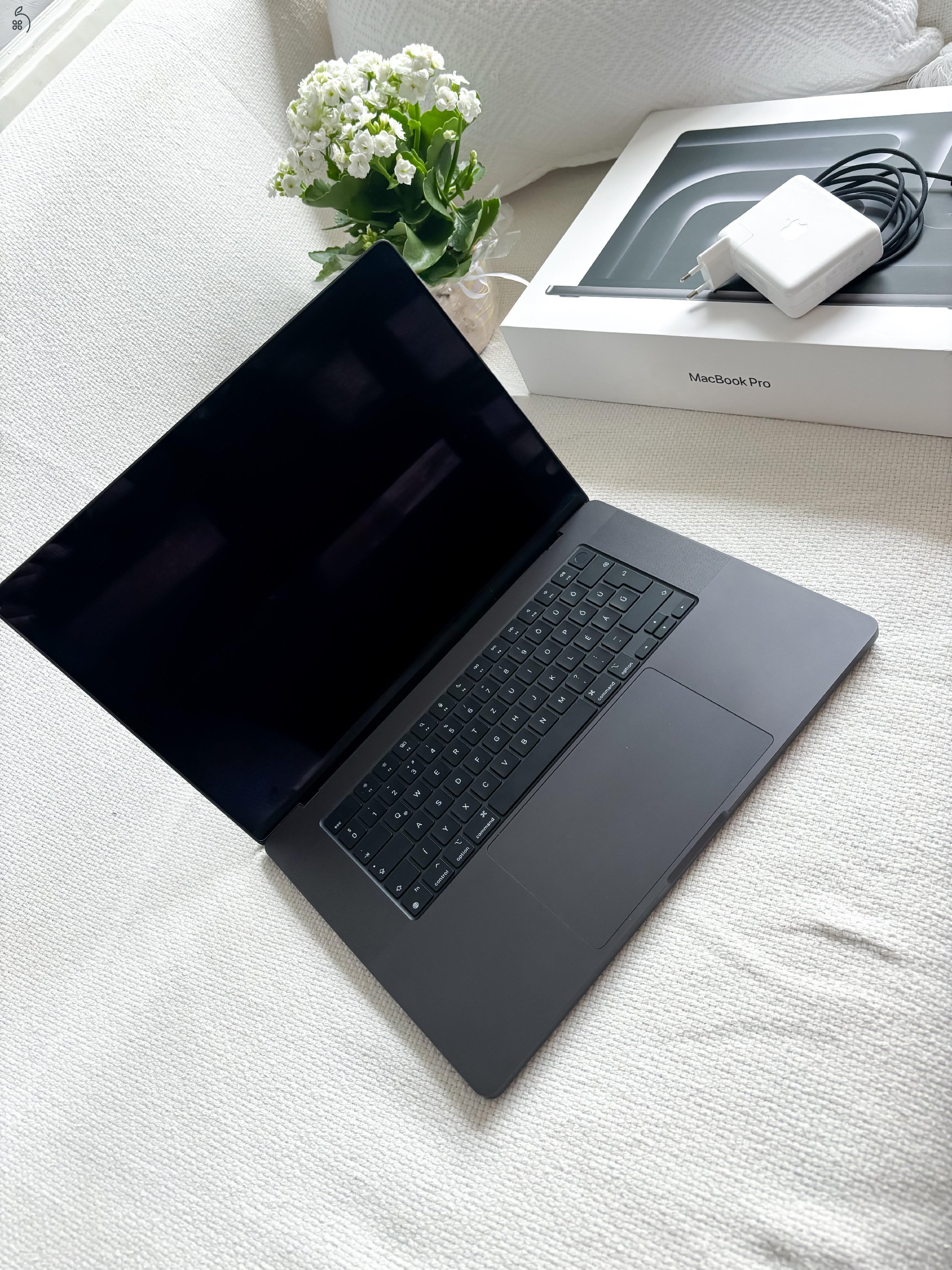 Macbook Pro M3 512 SSD/16GB RAM/16”Retina