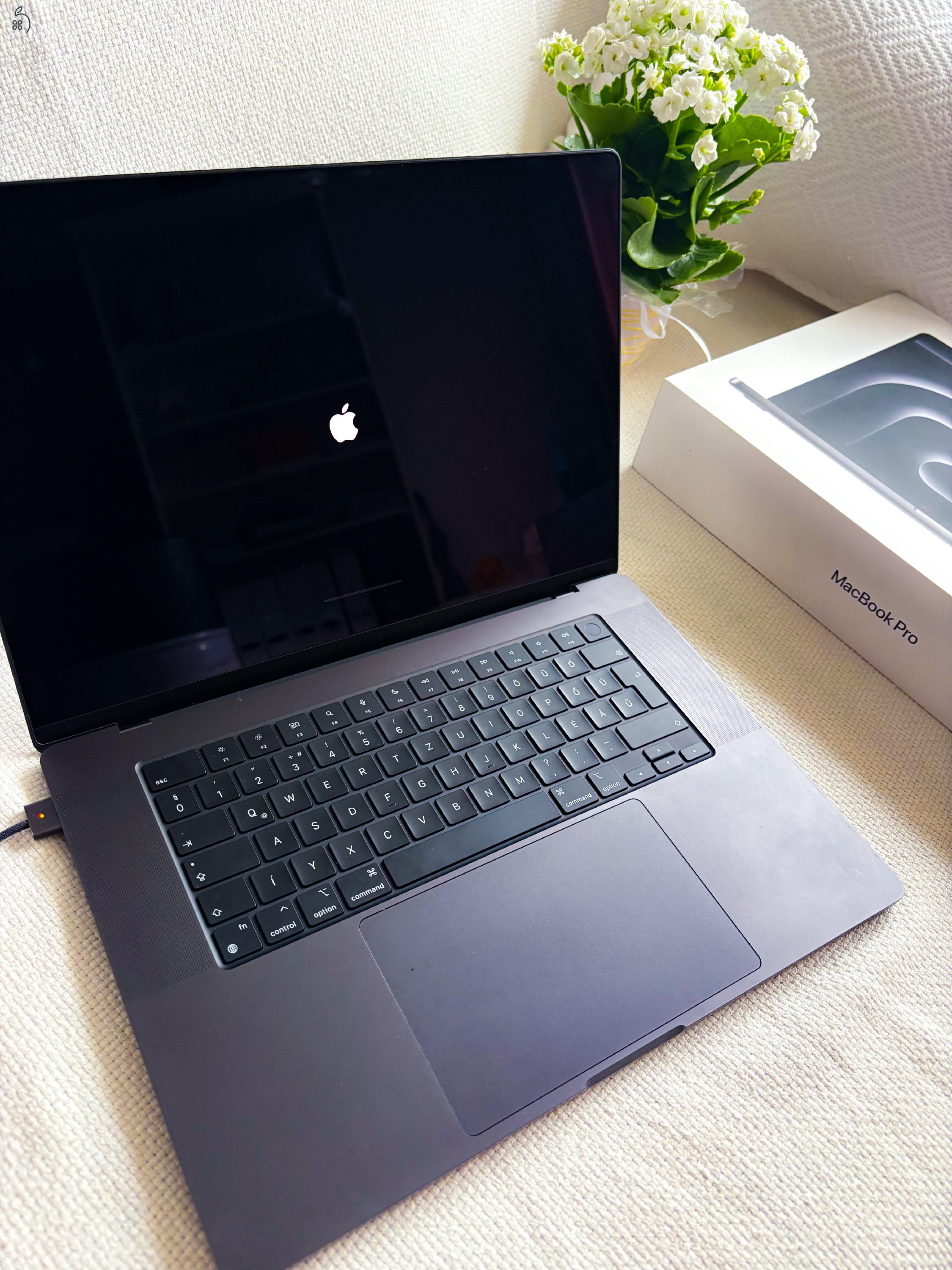 Macbook Pro M3 512 SSD/16GB RAM/16”Retina
