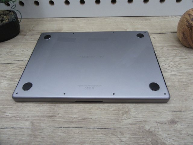 Apple Macbook Pro 14 M1 - 2021 - Használt, megkímélt - 1 Tb SSD