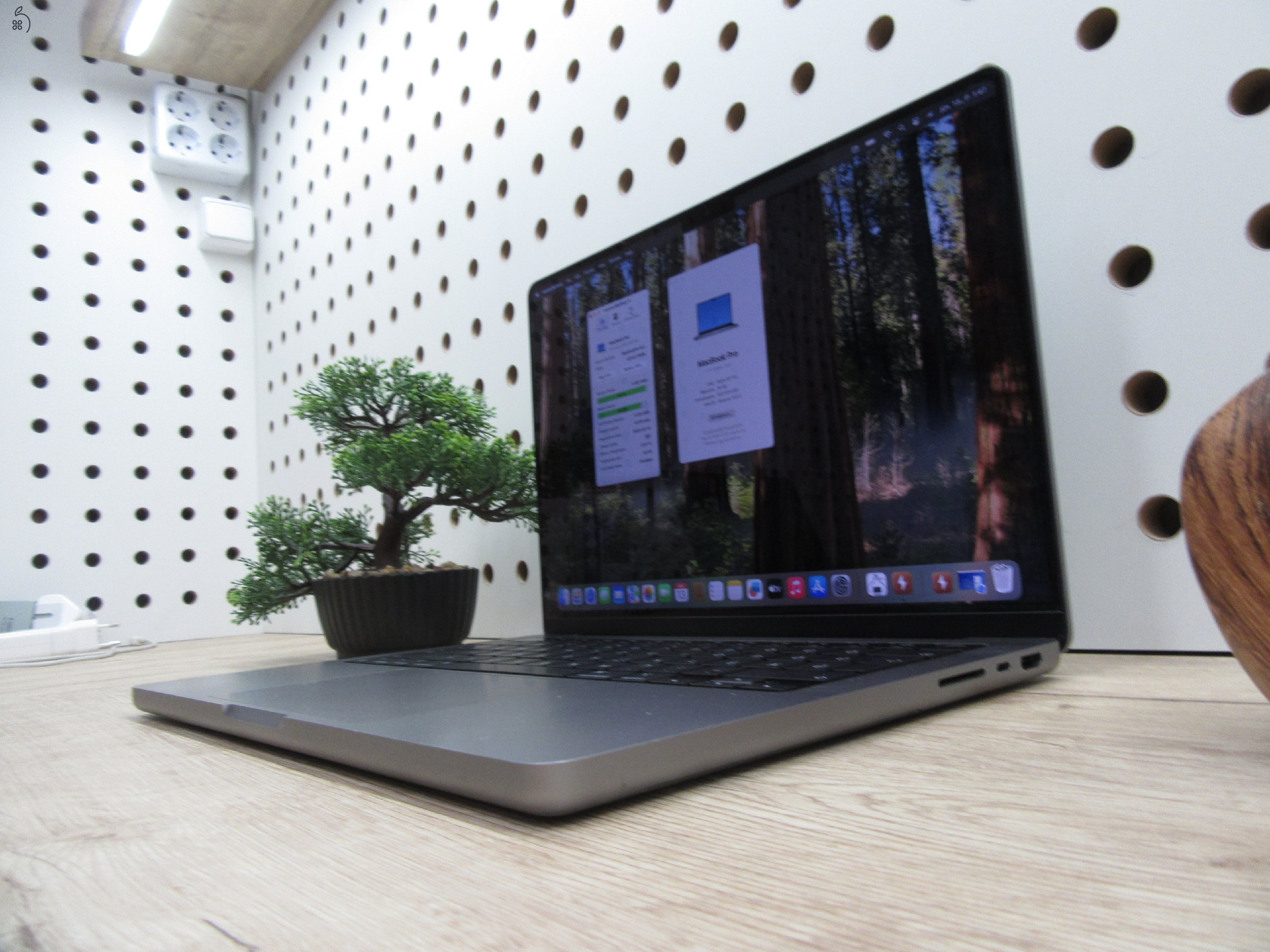  Apple Macbook Pro 14 M1 - 2021 - Használt, szép állapot - 1 Tb SSD 