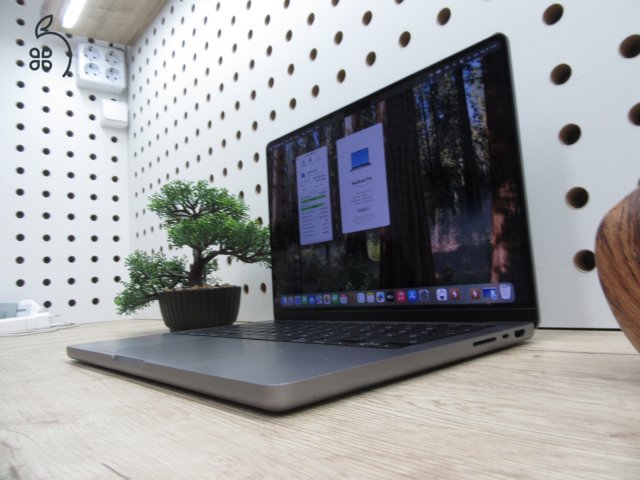  Apple Macbook Pro 14 M1 - 2021 - Használt, szép állapot - 1 Tb SSD 