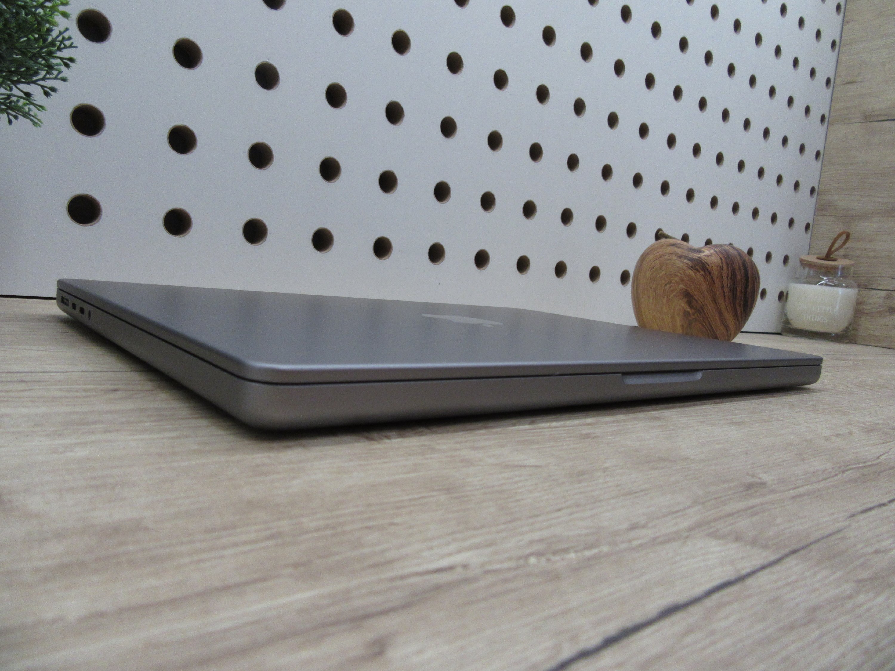  Apple Macbook Pro 14 M1 - 2021 - Használt, szép állapot - 1 Tb SSD 