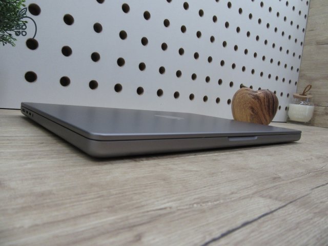  Apple Macbook Pro 14 M1 - 2021 - Használt, szép állapot - 1 Tb SSD 
