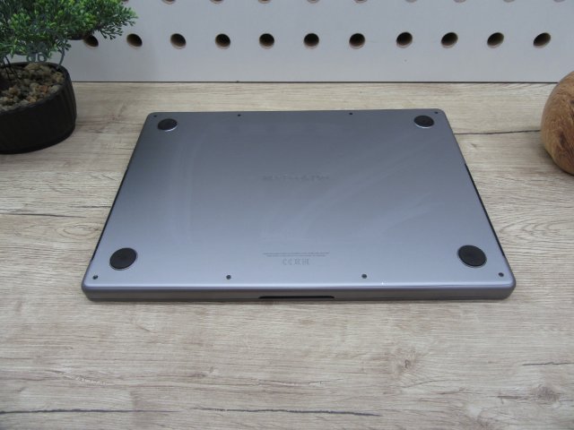  Apple Macbook Pro 14 M1 - 2021 - Használt, szép állapot - 1 Tb SSD 
