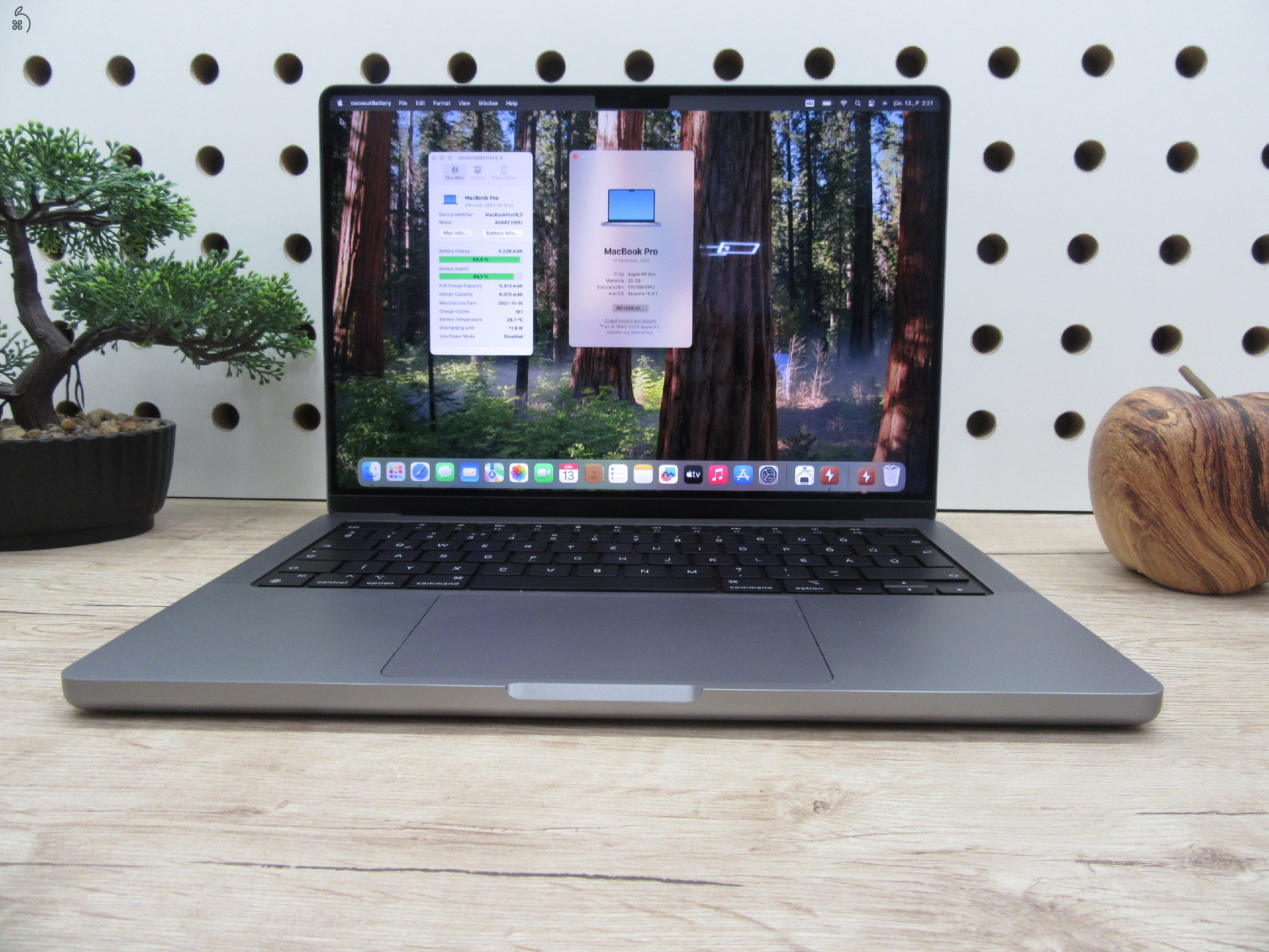  Apple Macbook Pro 14 M1 - 2021 - Használt, szép állapot - 32Gb, 1 Tb SSD 