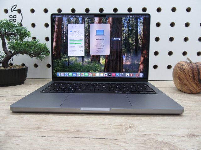  Apple Macbook Pro 14 M1 - 2021 - Használt, szép állapot - 32Gb, 1 Tb SSD 
