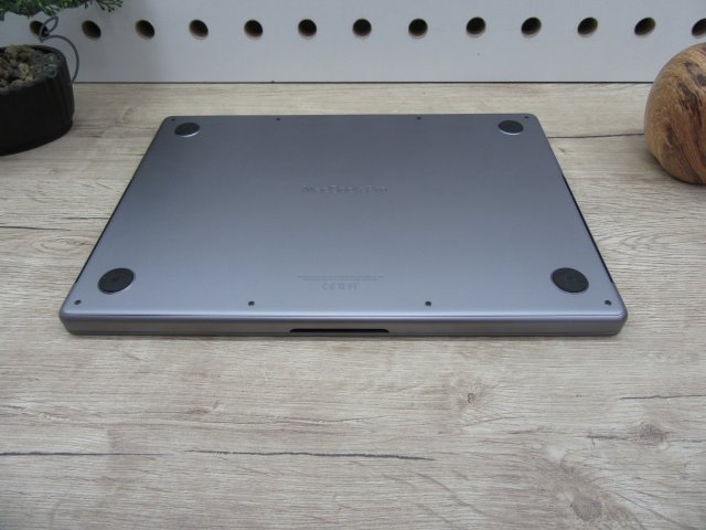  Apple Macbook Pro 14 M1 - 2021 - Használt, szép állapot - 32Gb, 1 Tb SSD 