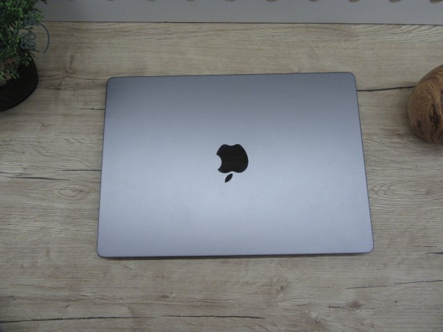  Apple Macbook Pro 14 M1 - 2021 - Használt, szép állapot - 32Gb, 1 Tb SSD 