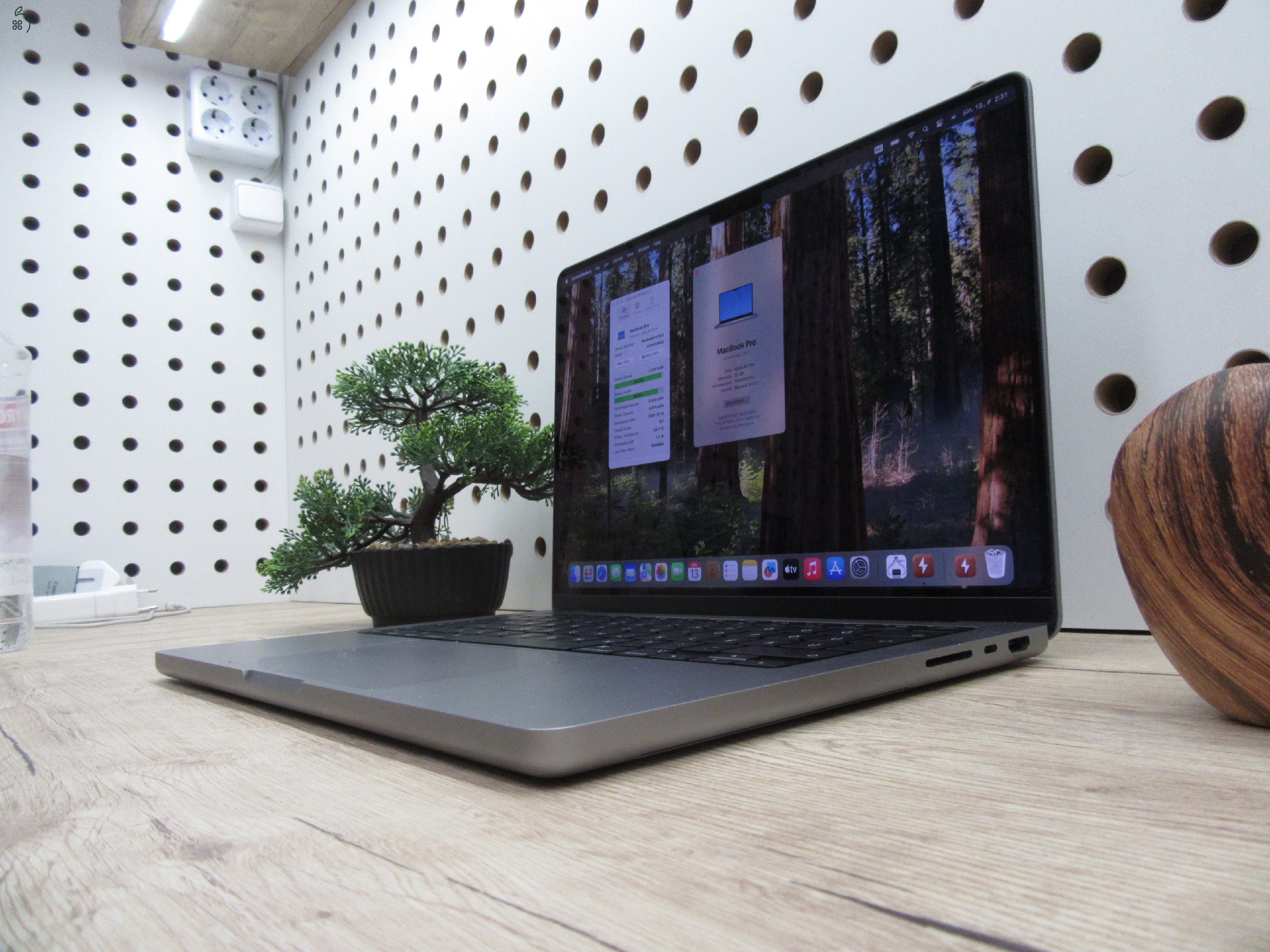  Apple Macbook Pro 14 M1 - 2021 - Használt, szép állapot - 32Gb, 1 Tb SSD 