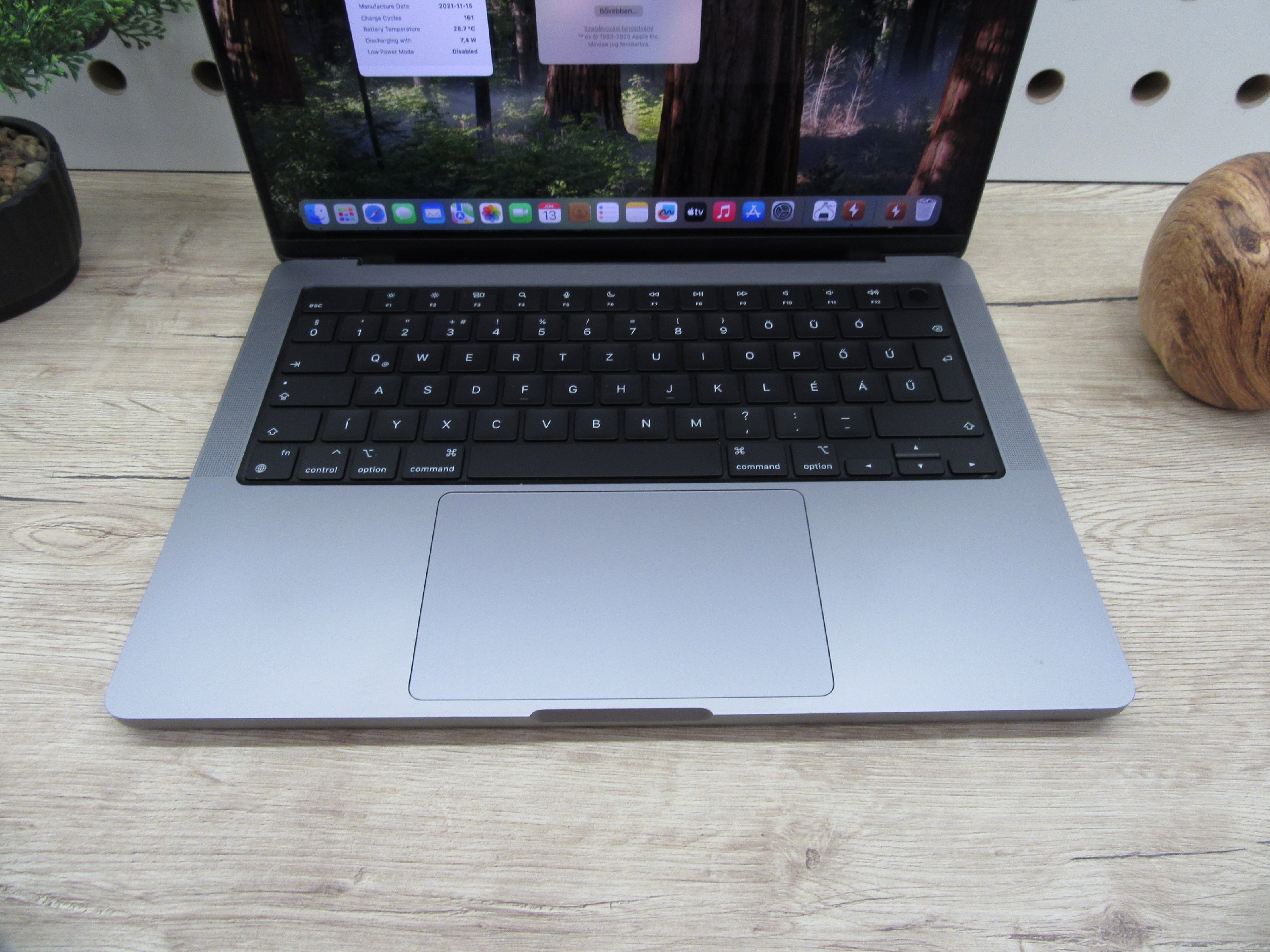 Apple Macbook Pro 14 M1 - 2021 - Használt, szép állapot - 32Gb, 1 Tb SSD 