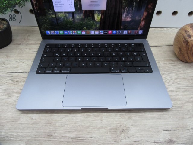  Apple Macbook Pro 14 M1 - 2021 - Használt, szép állapot - 32Gb, 1 Tb SSD 
