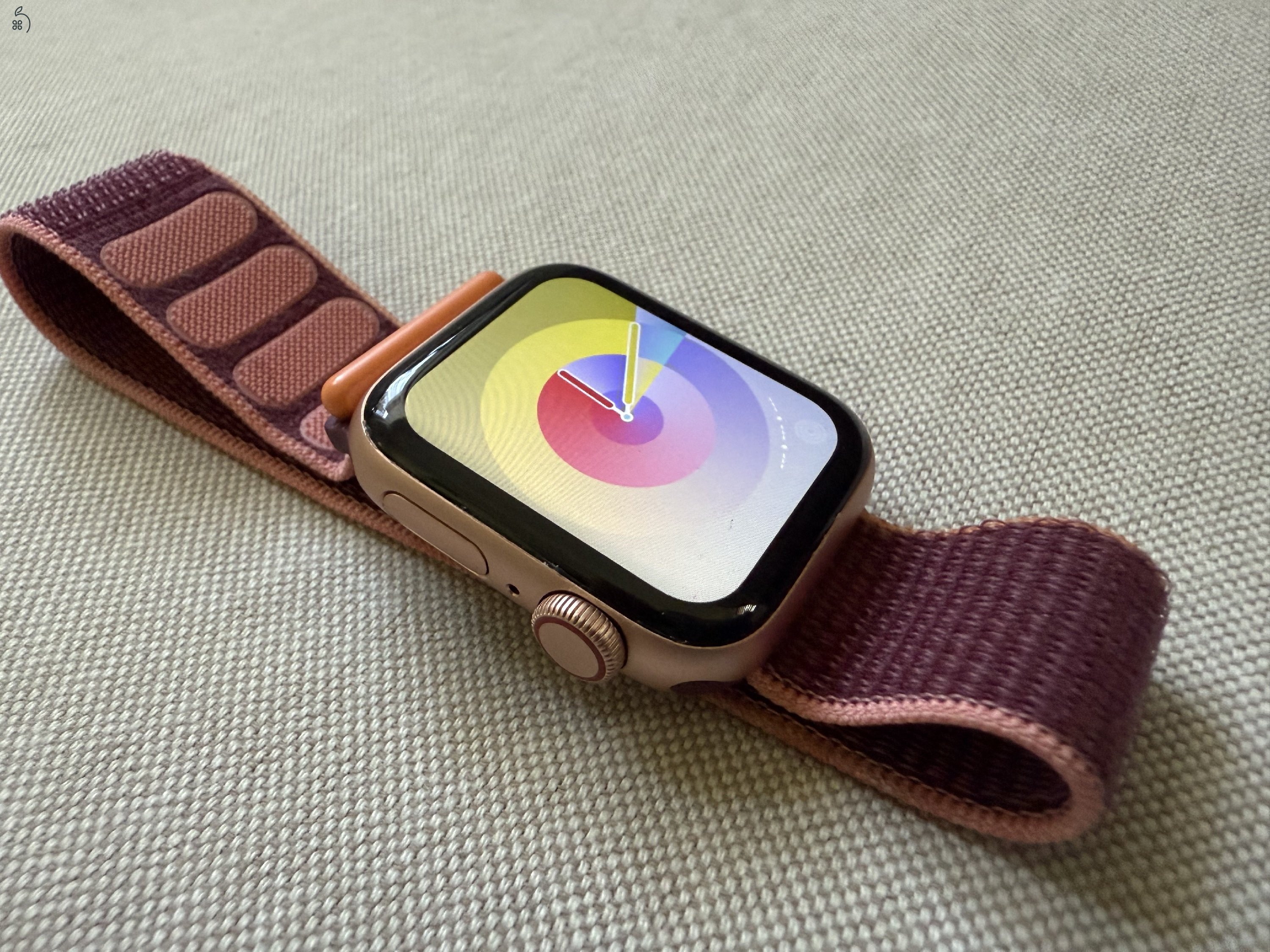 Apple Watch SE (2022), 100%-os akkumulátor, 40 mm-es tok, GPS + Celluar, szuper csinos csajos kivitel első tulajdonostól