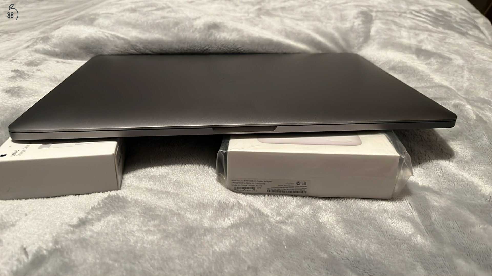 Apple MacBook Pro 15” - 2016 - Touch Bar - i7 - 16 GB RAM - 256 GB SSD