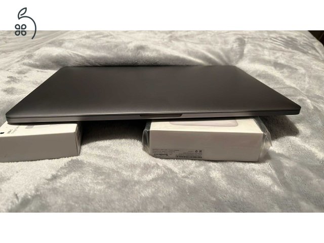 Apple MacBook Pro 15” - 2016 - Touch Bar - i7 - 16 GB RAM - 256 GB SSD