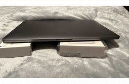 Apple MacBook Pro 15” - 2016 - Touch Bar - i7 - 16 GB RAM - 256 GB SSD