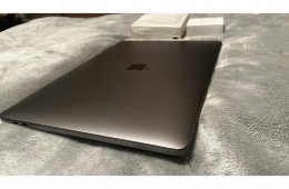 Apple MacBook Pro 15” - 2016 - Touch Bar - i7 - 16 GB RAM - 256 GB SSD