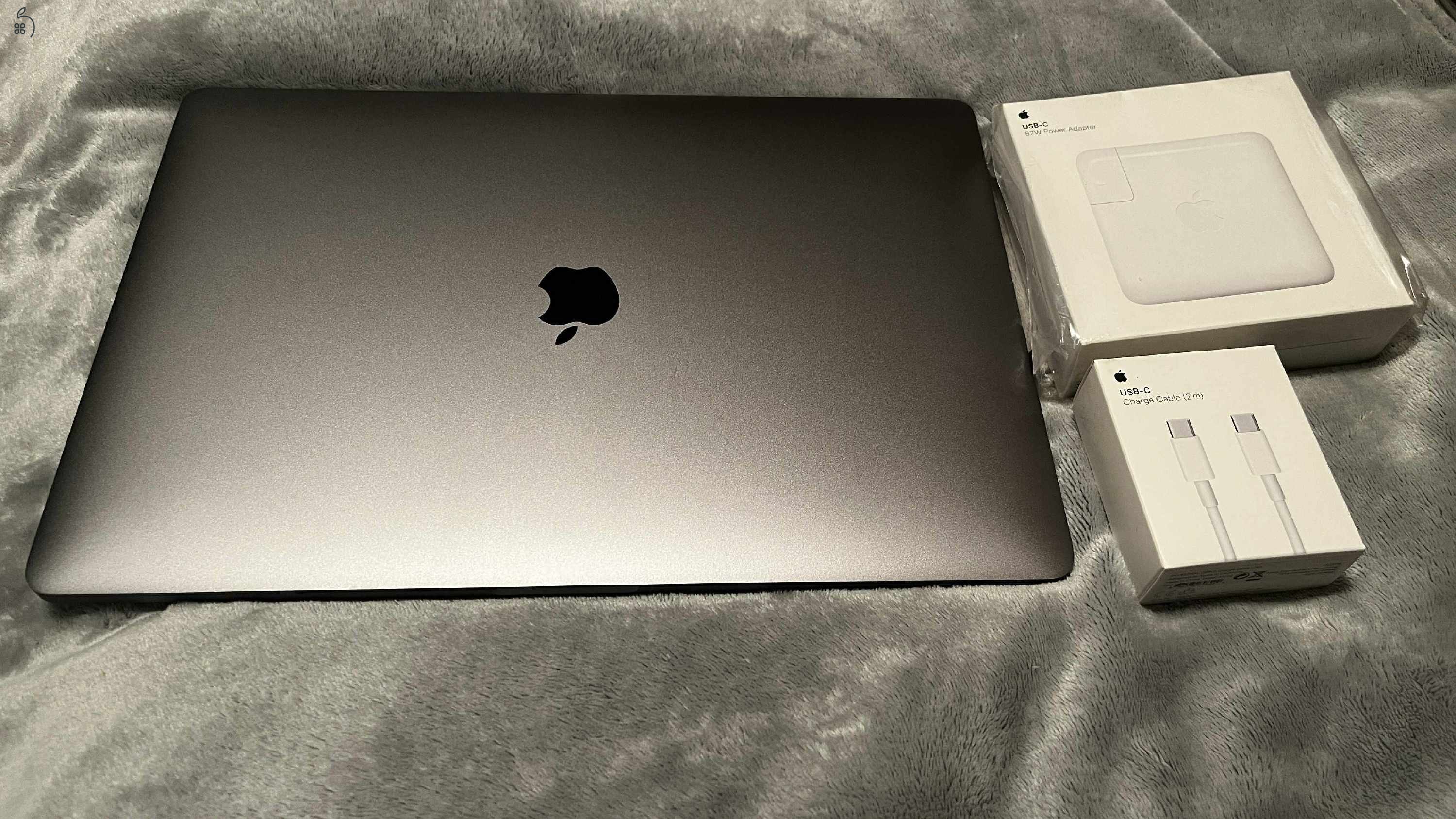 Apple MacBook Pro 15” - 2016 - Touch Bar - i7 - 16 GB RAM - 256 GB SSD