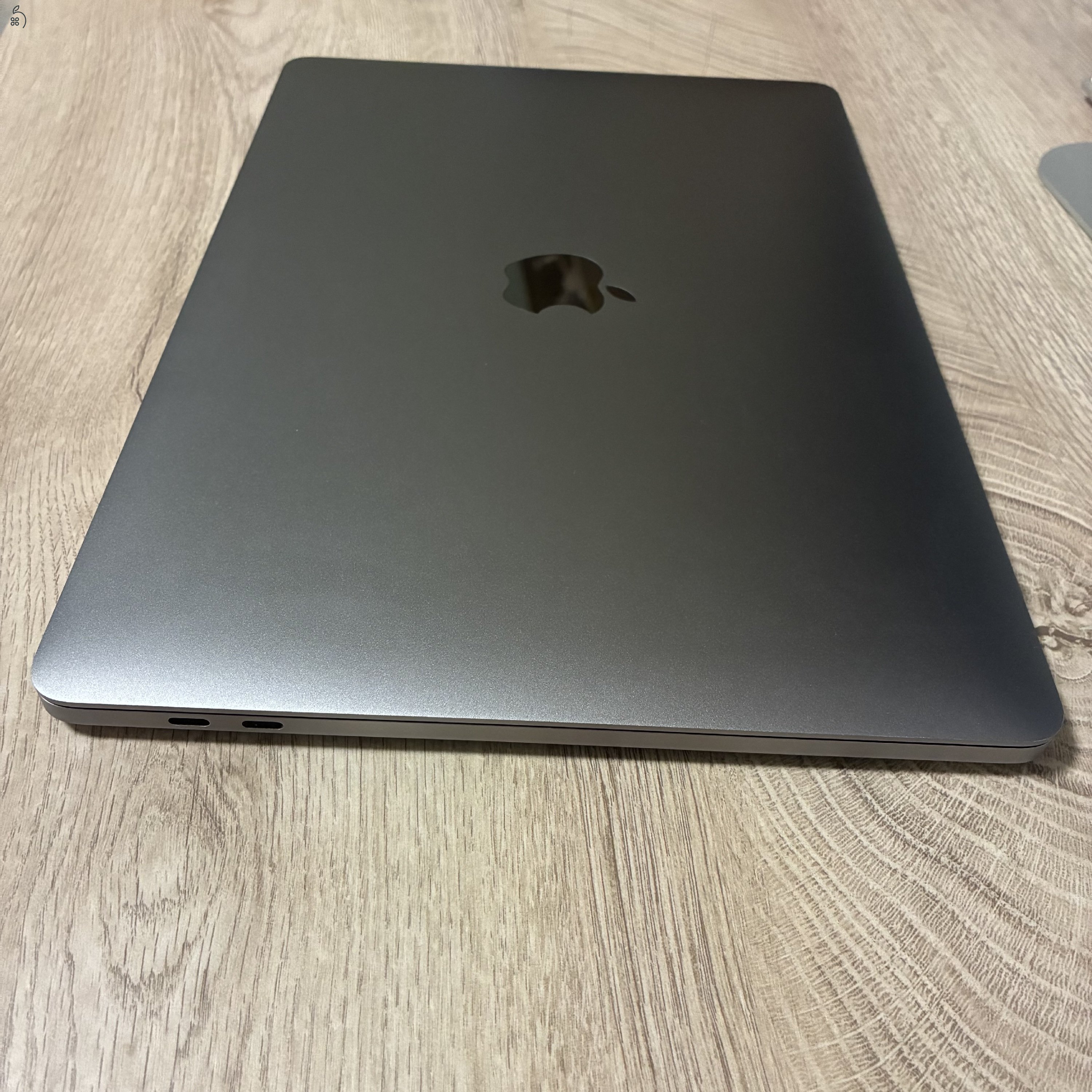 Apple MacBook Pro A1989 13