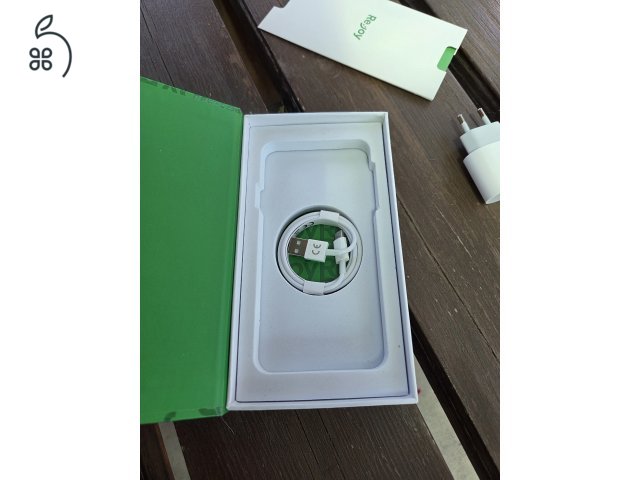 Újszerű iPhone 15 Pro - 100% akksi - garancia