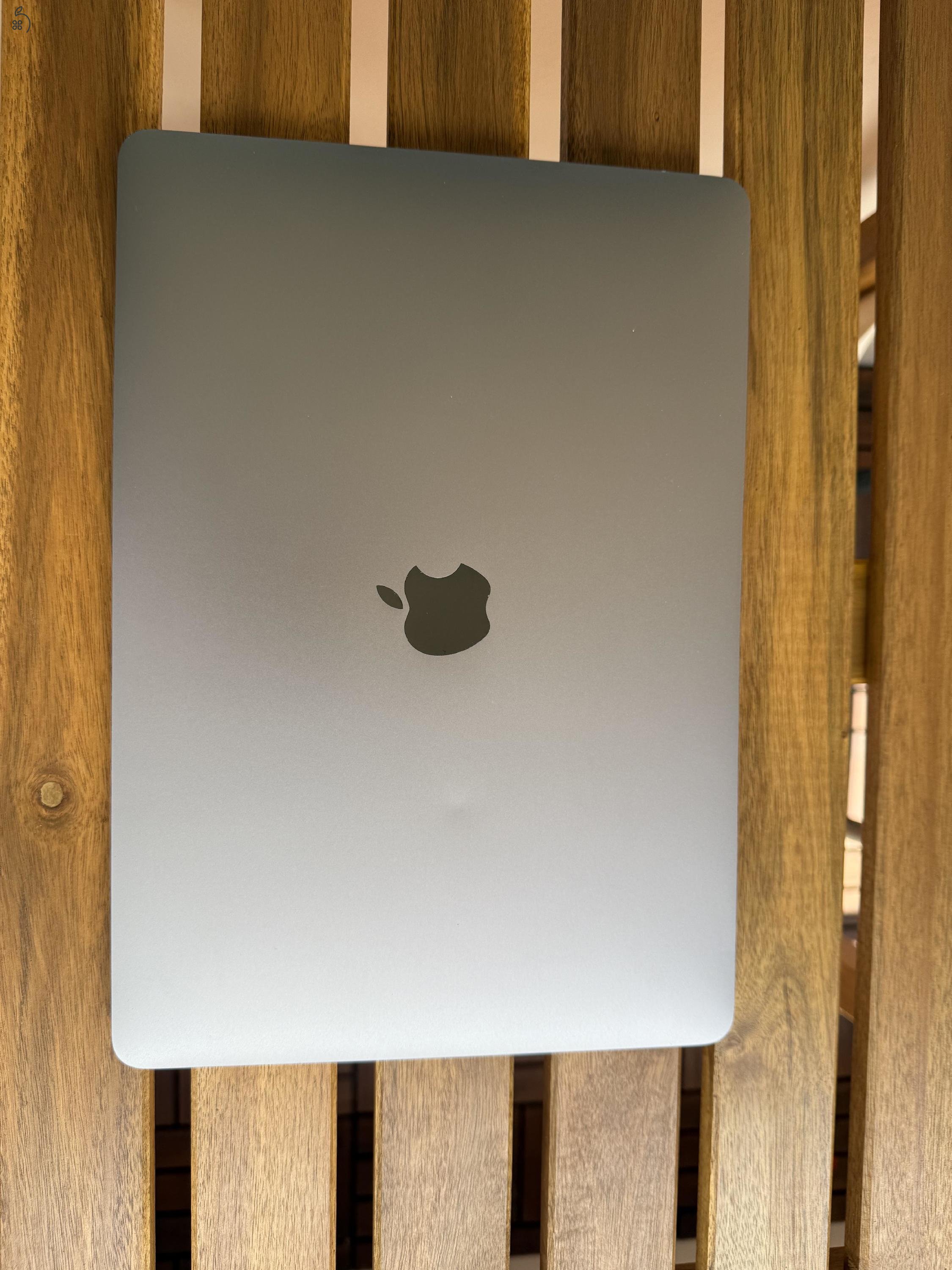 MacBook Air (2019) eladó