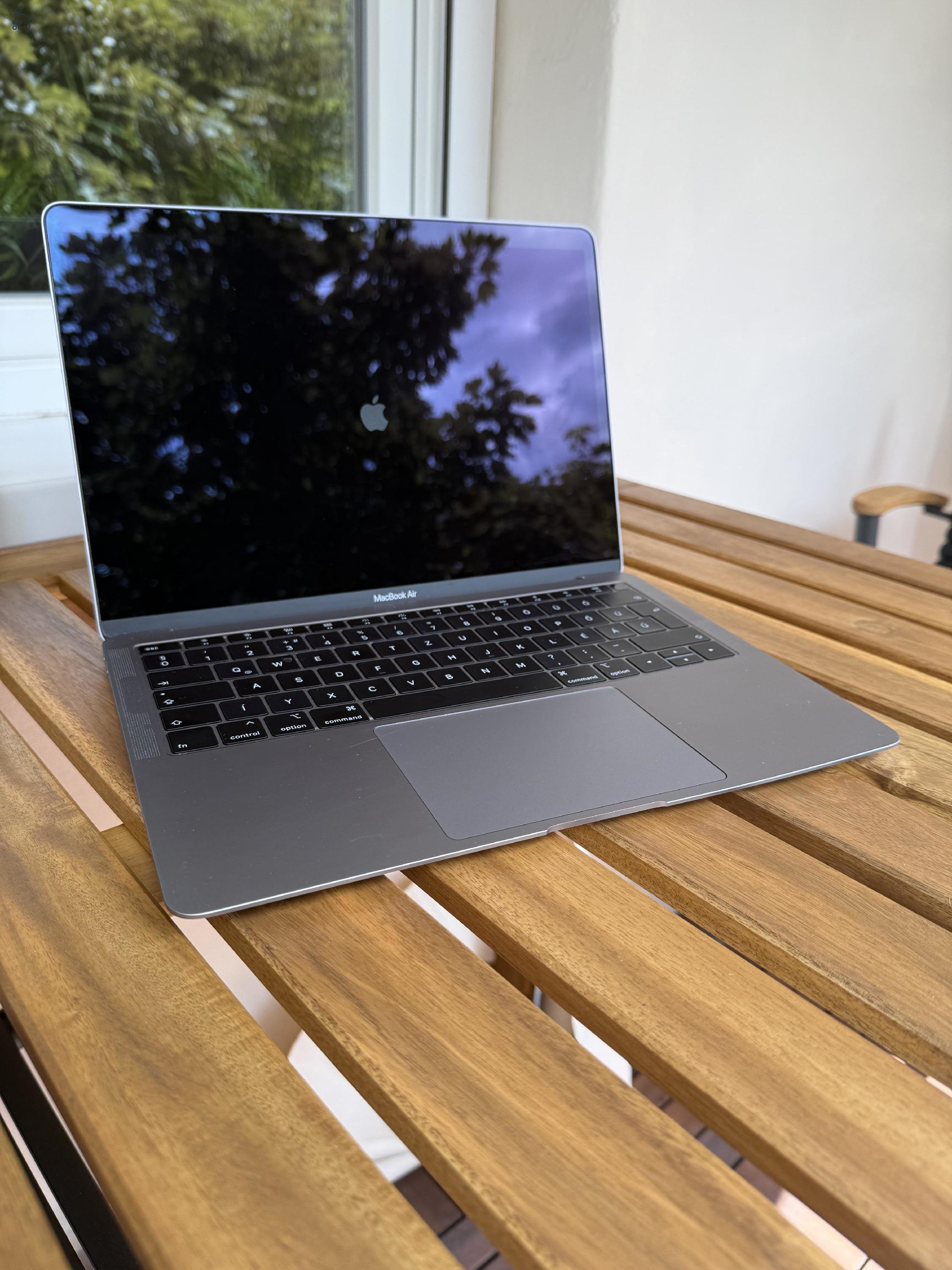 MacBook Air (2019) eladó